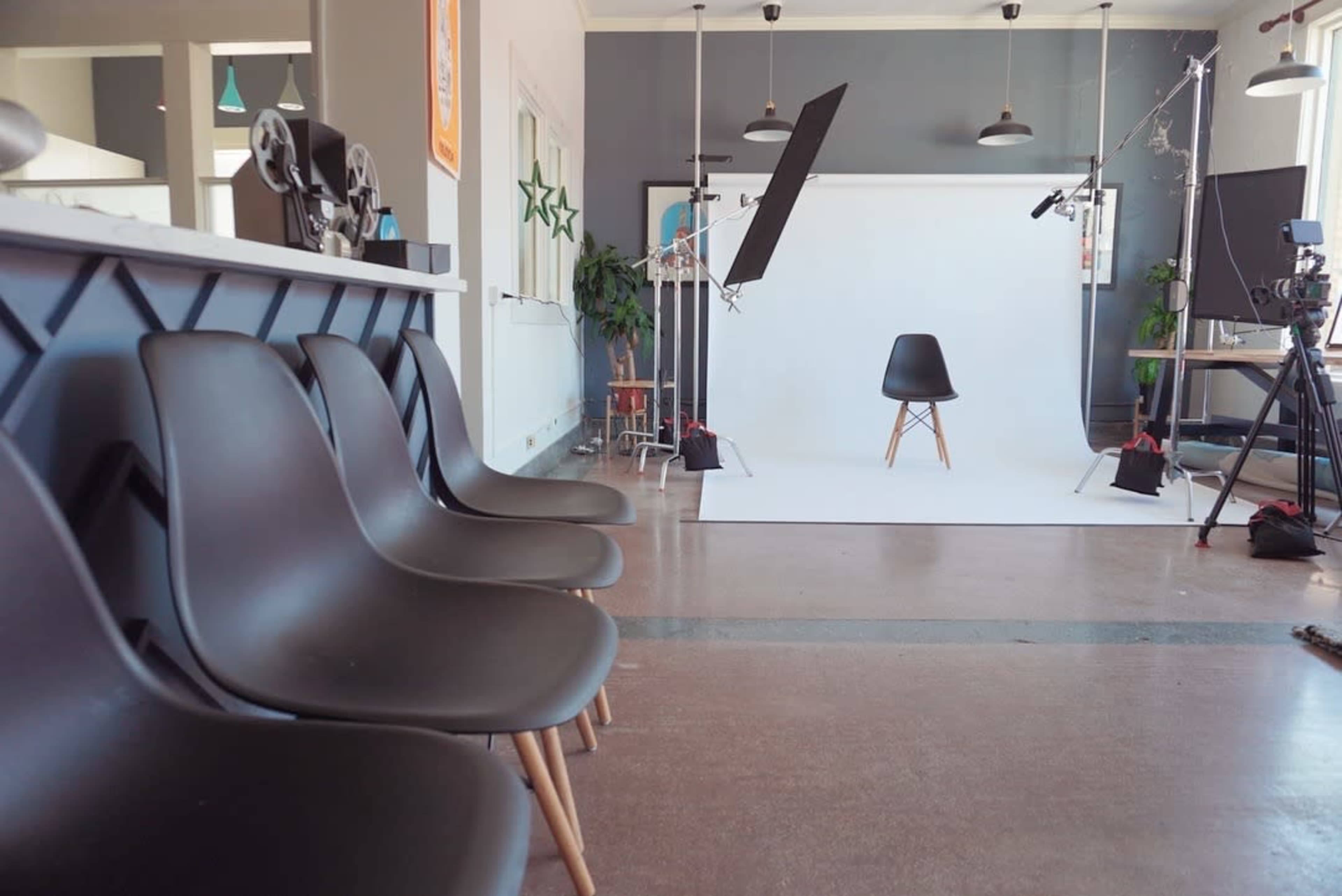 Art-Filled Creative Studio in Riverside - Inspire Your Creativity Image in Riverside Township, Riverside, IL