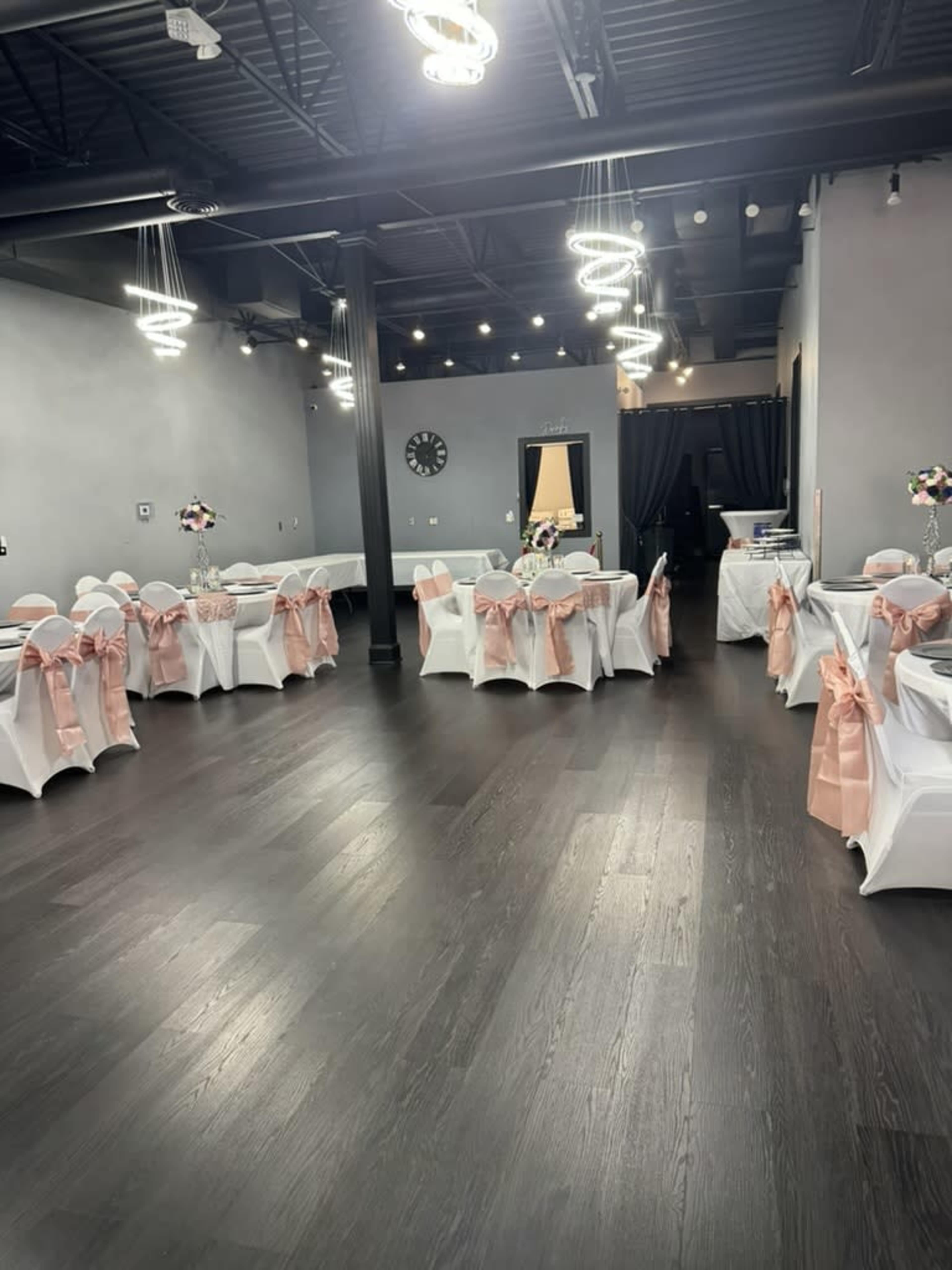 Elegant Chic Event Space Image in Sni-A-Bar Township, Independence, MO