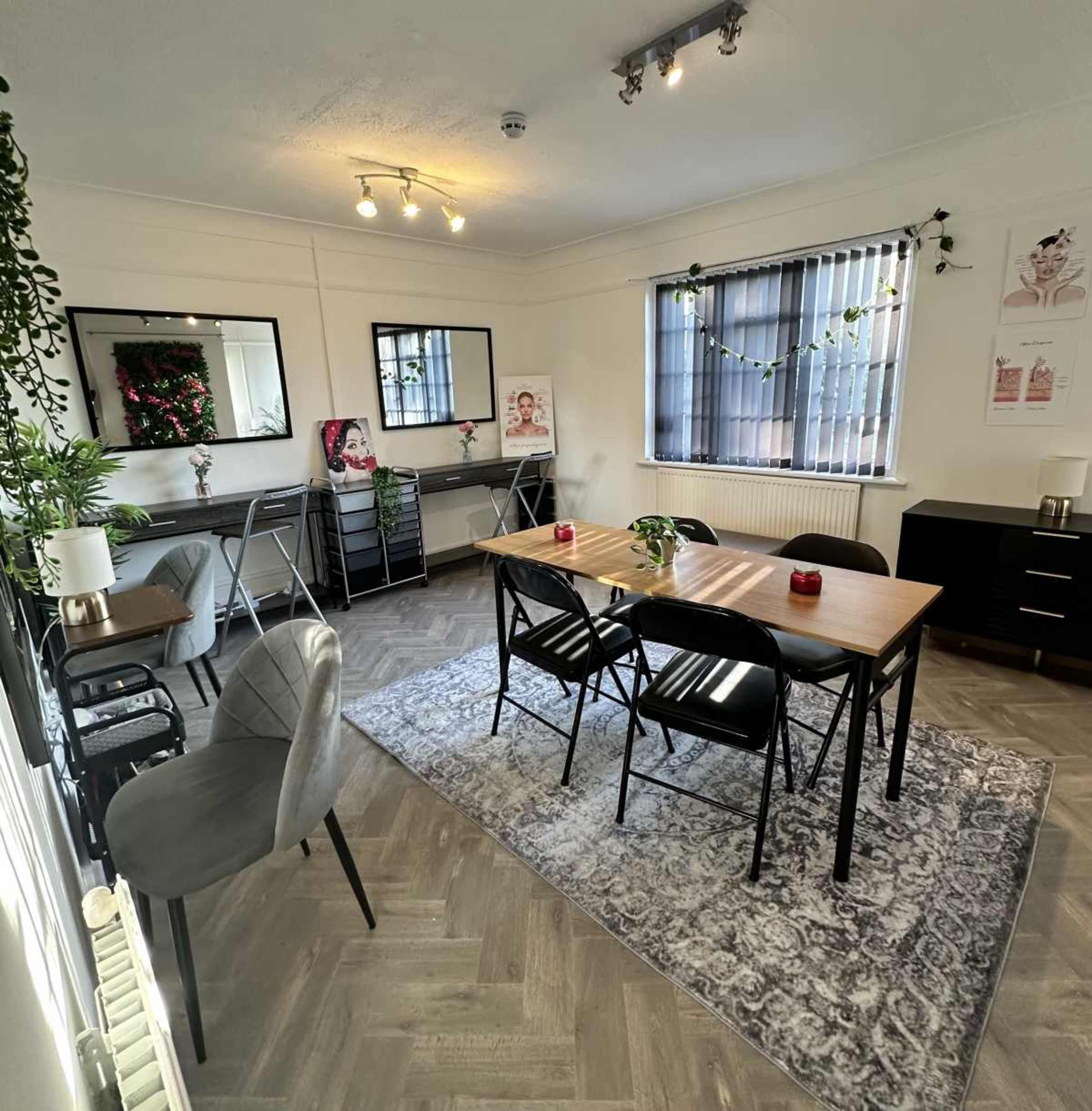 Hair / makeup / photography / event studio Image in Richmond, Richmond, ENG