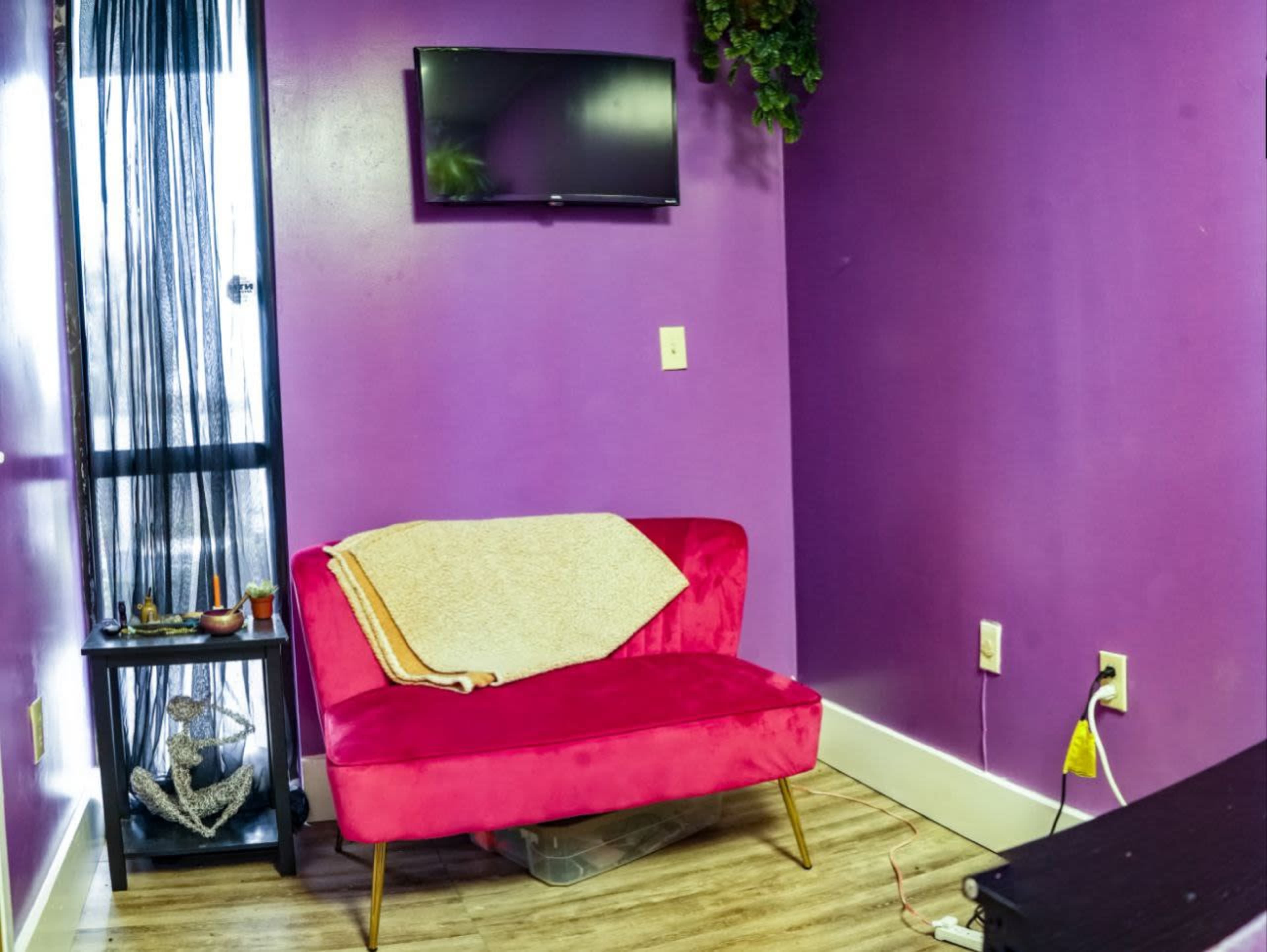 Creative and Vibrant Workspace Near Atlanta Airport Image in East Point, east point, GA