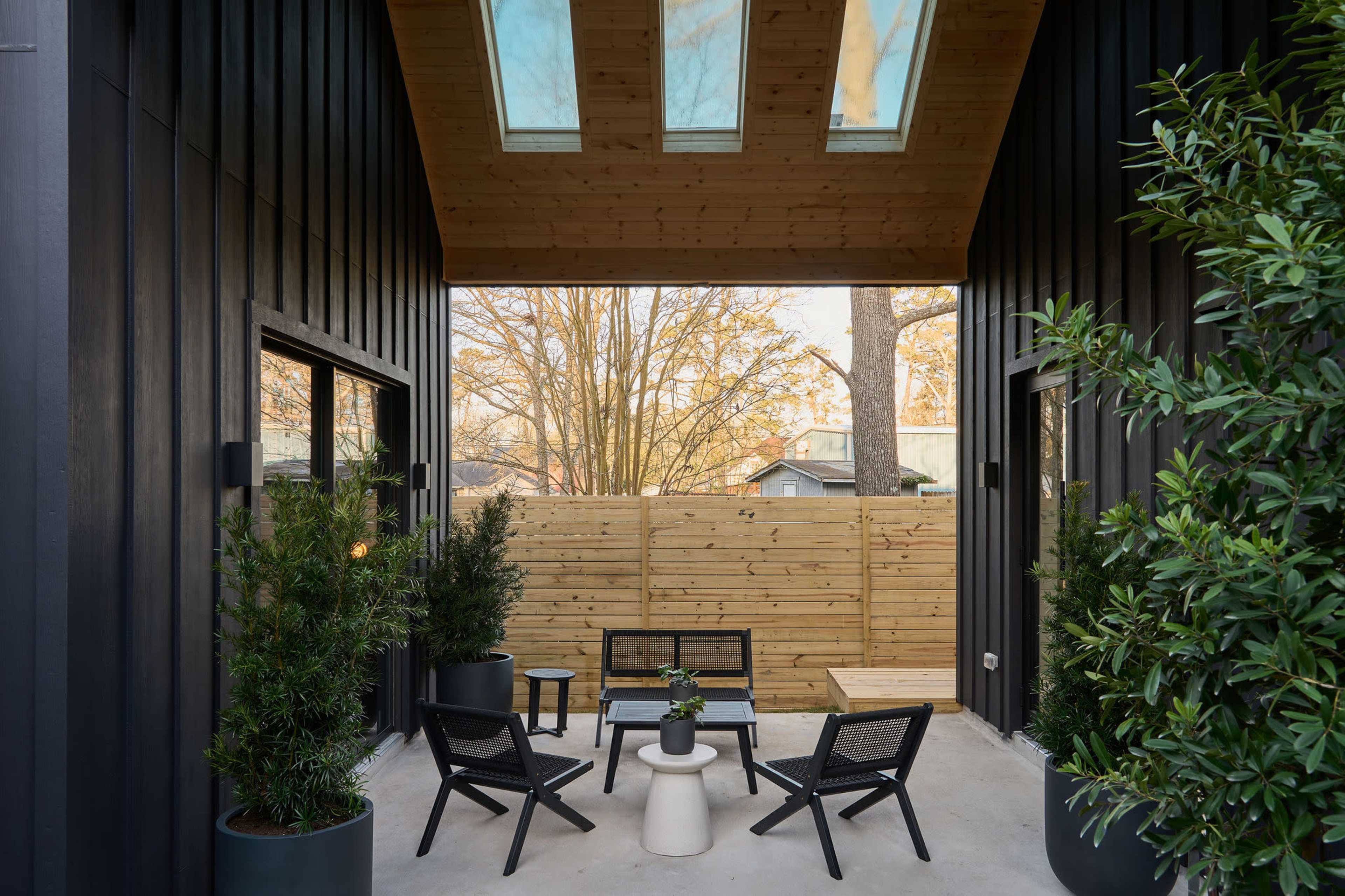 Suburban Luxury: The Black Oak Image in , Conroe, TX
