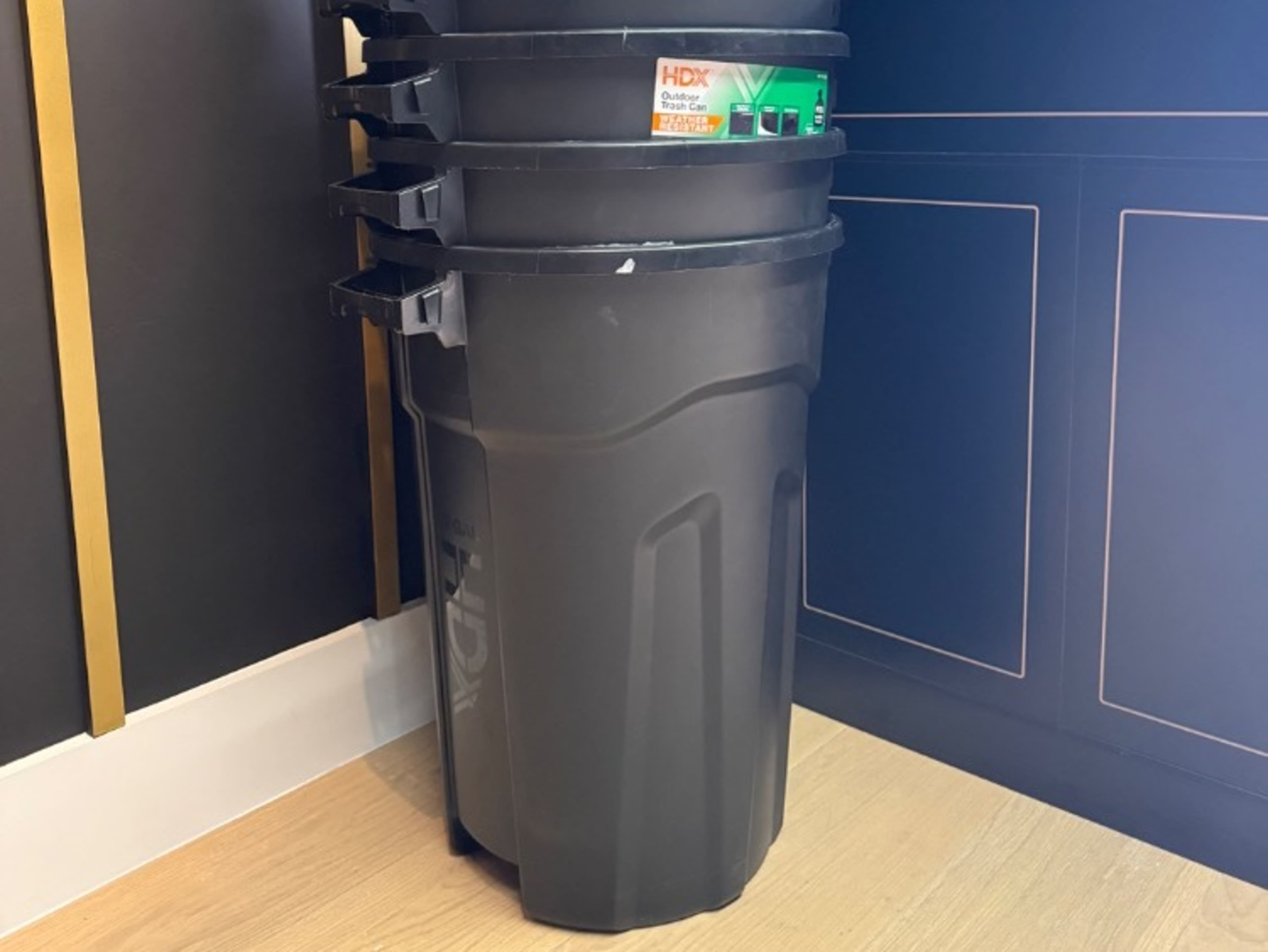 30 Gallon Trash Cans