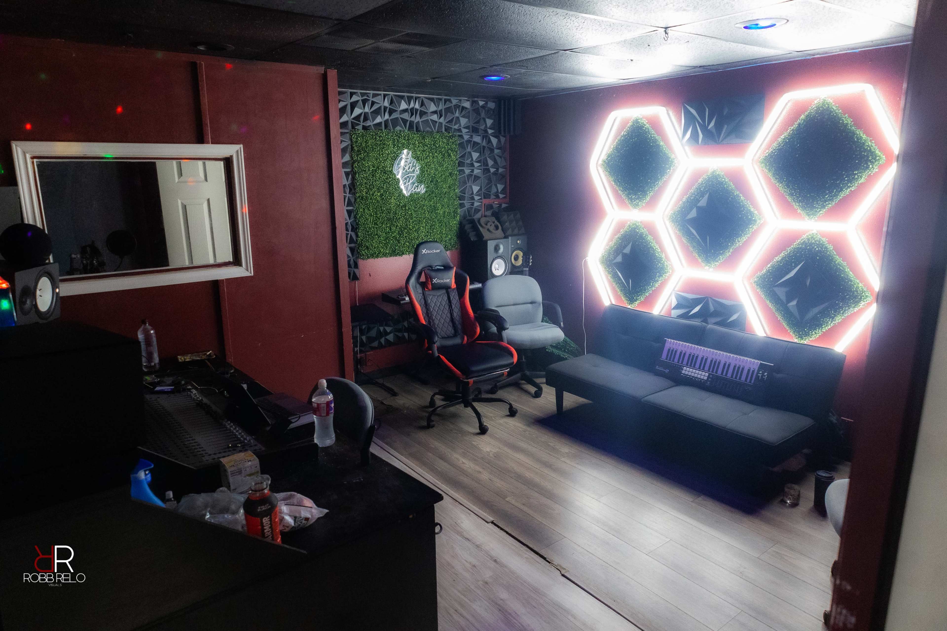 5 mintues from Cowboys stadium Image in North Arlington, Arlington, TX