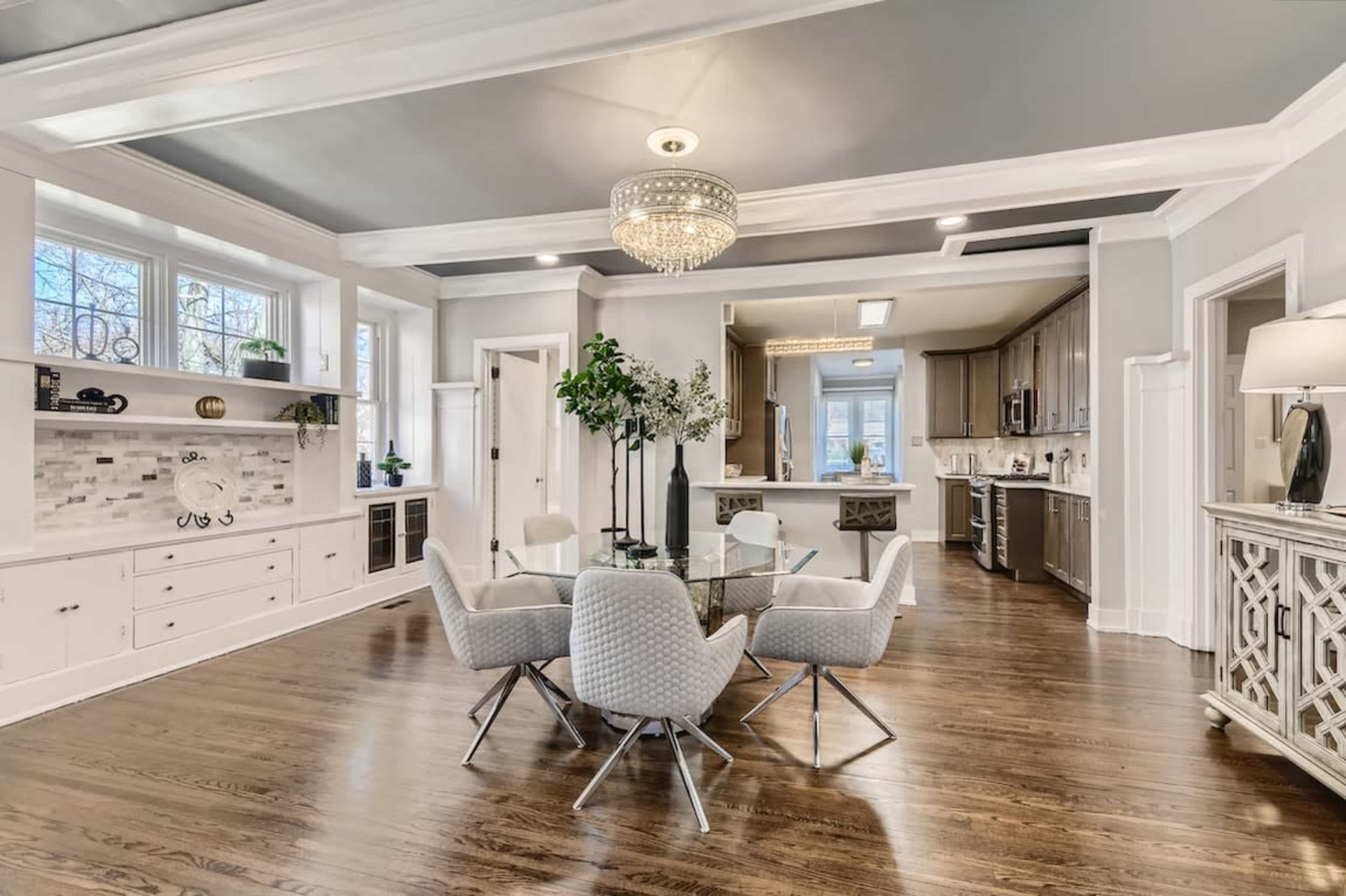 Vesatile Luxury Spa Retreat Near South Lakeshore - Perfect for Events, Productions, Meetings, and Relaxation Retreats Image in South Side, Chicago, IL