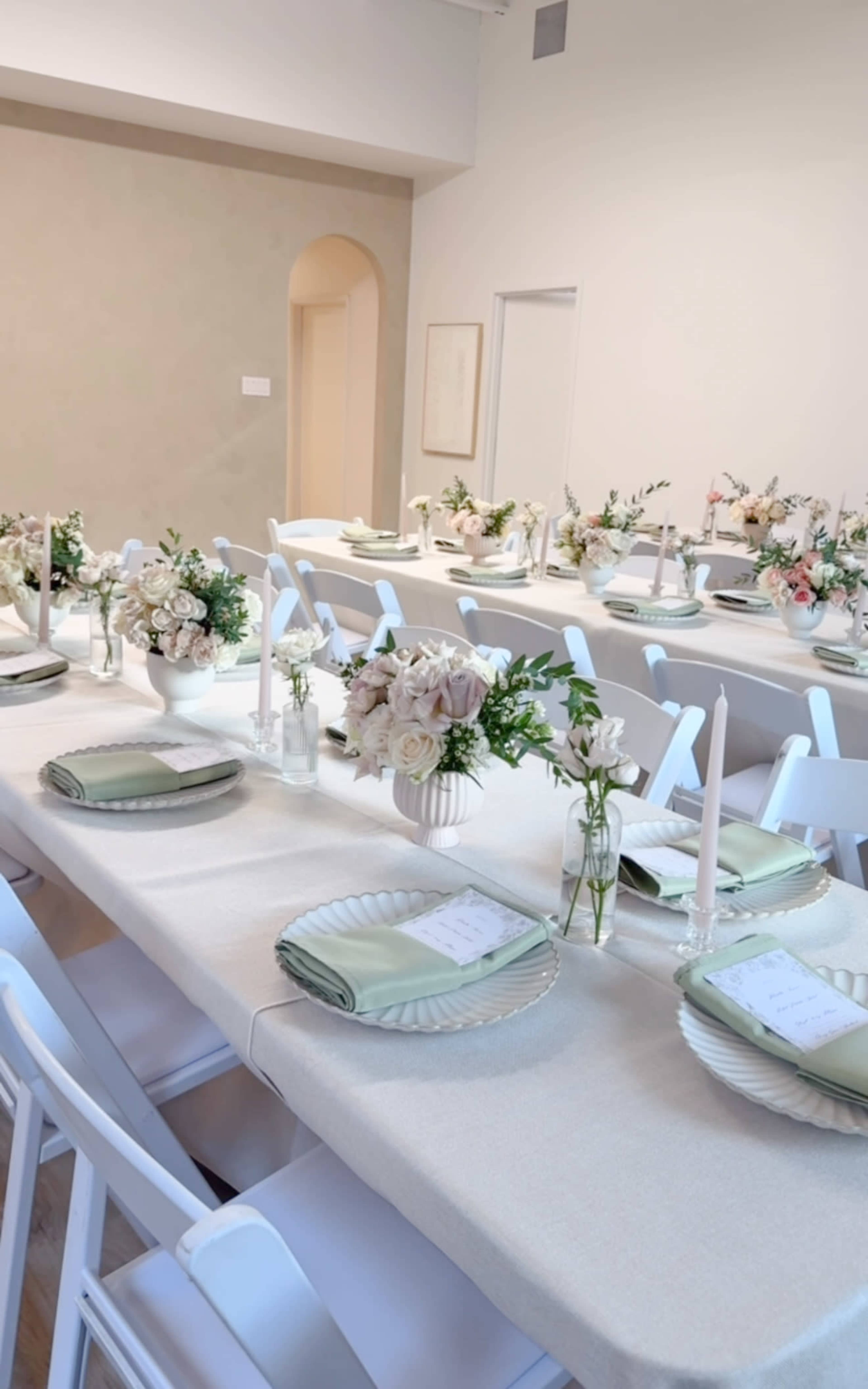 Bright Creative Studio with Styled Room & Cyc Wall Image in Burlington, Burlington, ON