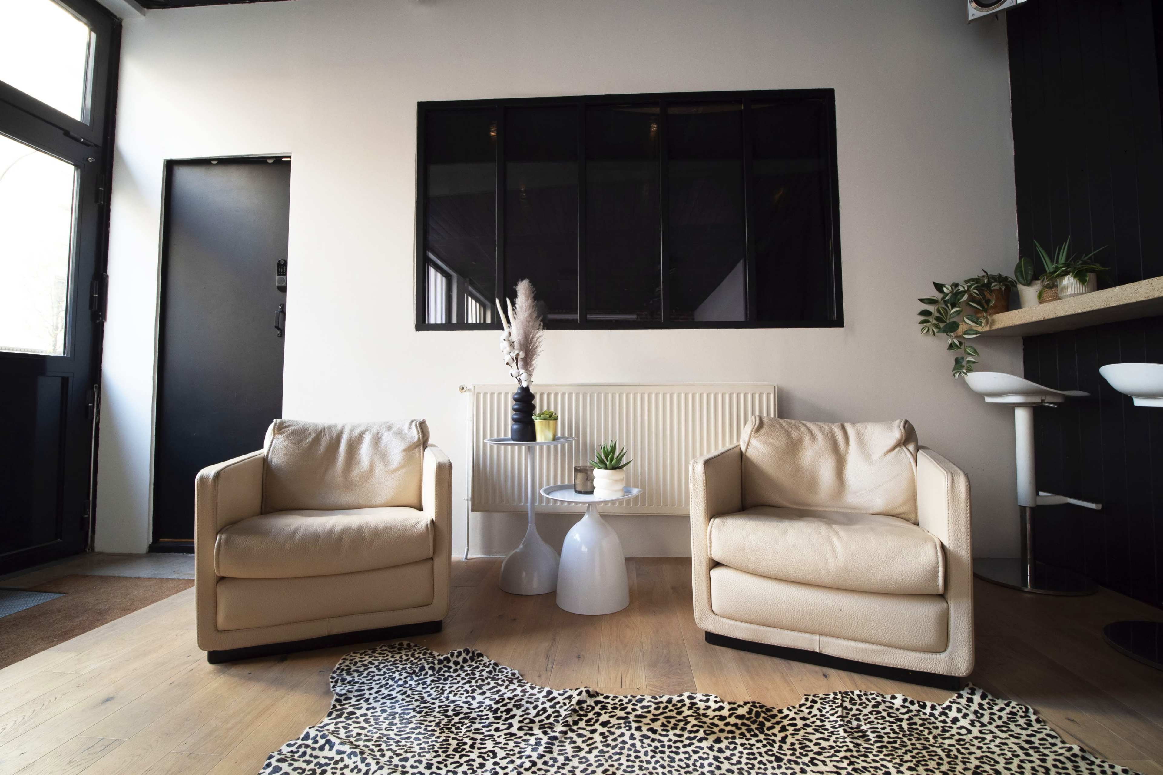 Studio photo style loft en lumière naturelle Image in Ménilmontant, Paris