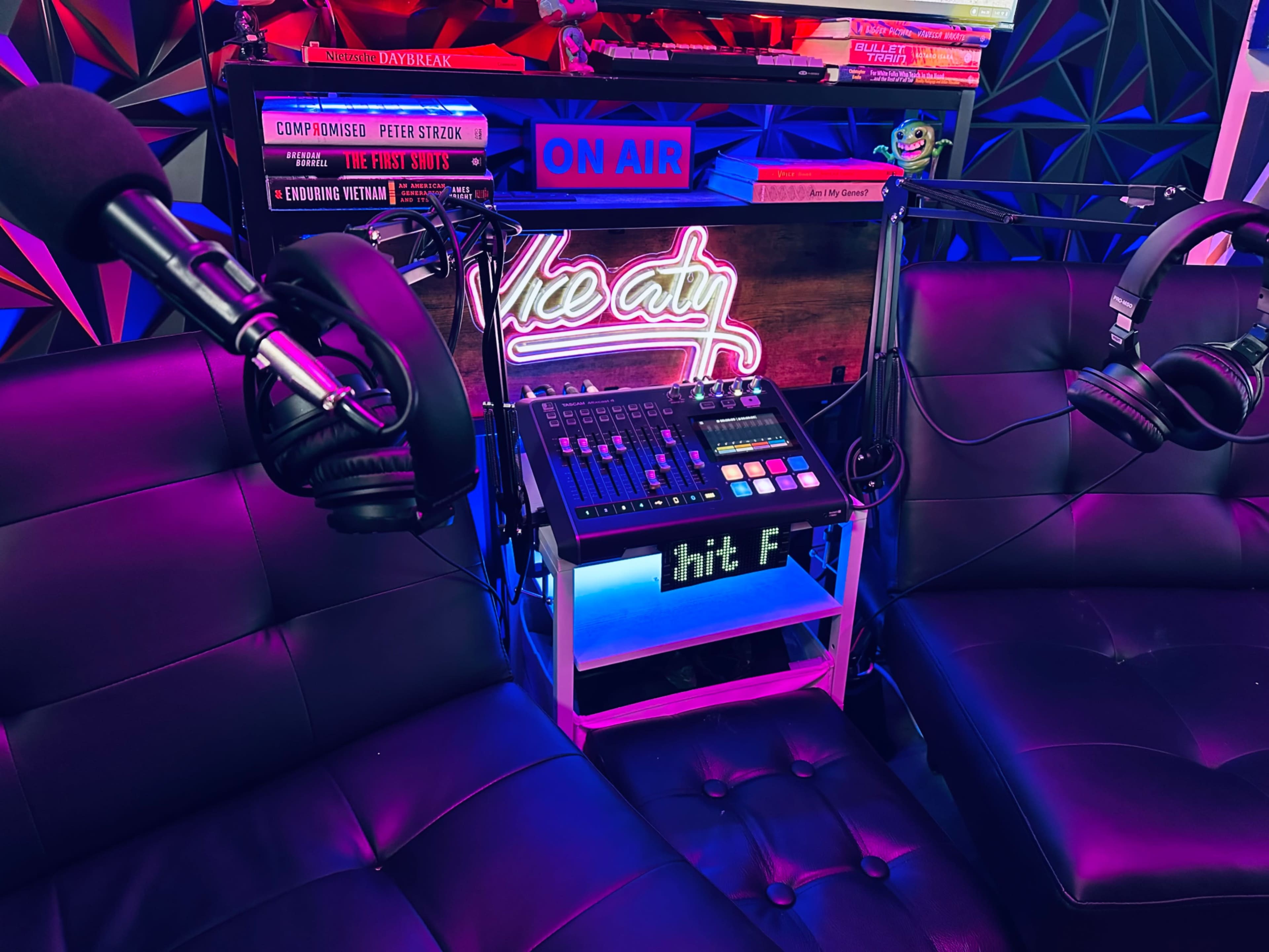 Creative Content Creator Studio Space (HD VIDEO INCLUDED W/ PODCAST SESSION) (Podcast, Photo, Video, Interview) MINUTES FROM UPTOWN Image in Seversville, Charlotte, NC