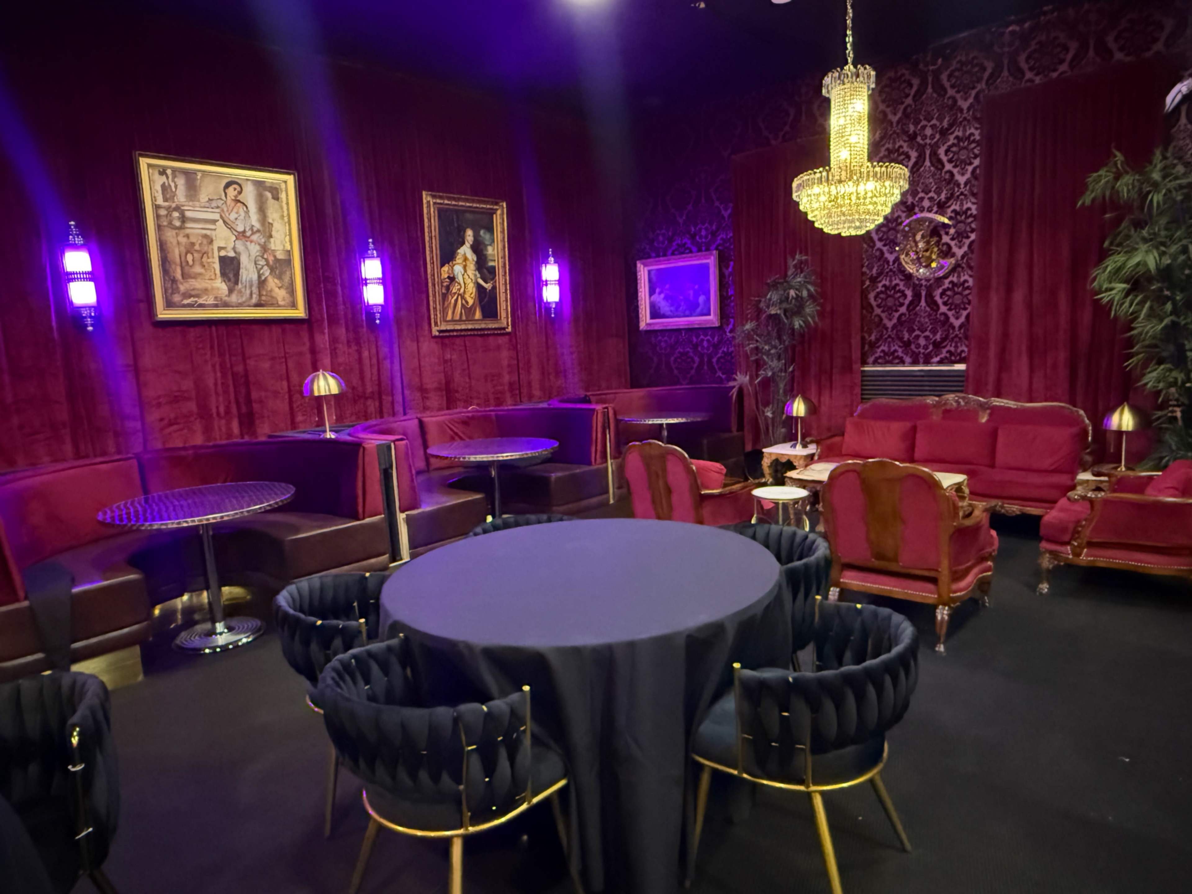 Near Downtown LA industrial Dive Bar Restaurant speakeasy Image in Central LA, Los Angeles, CA