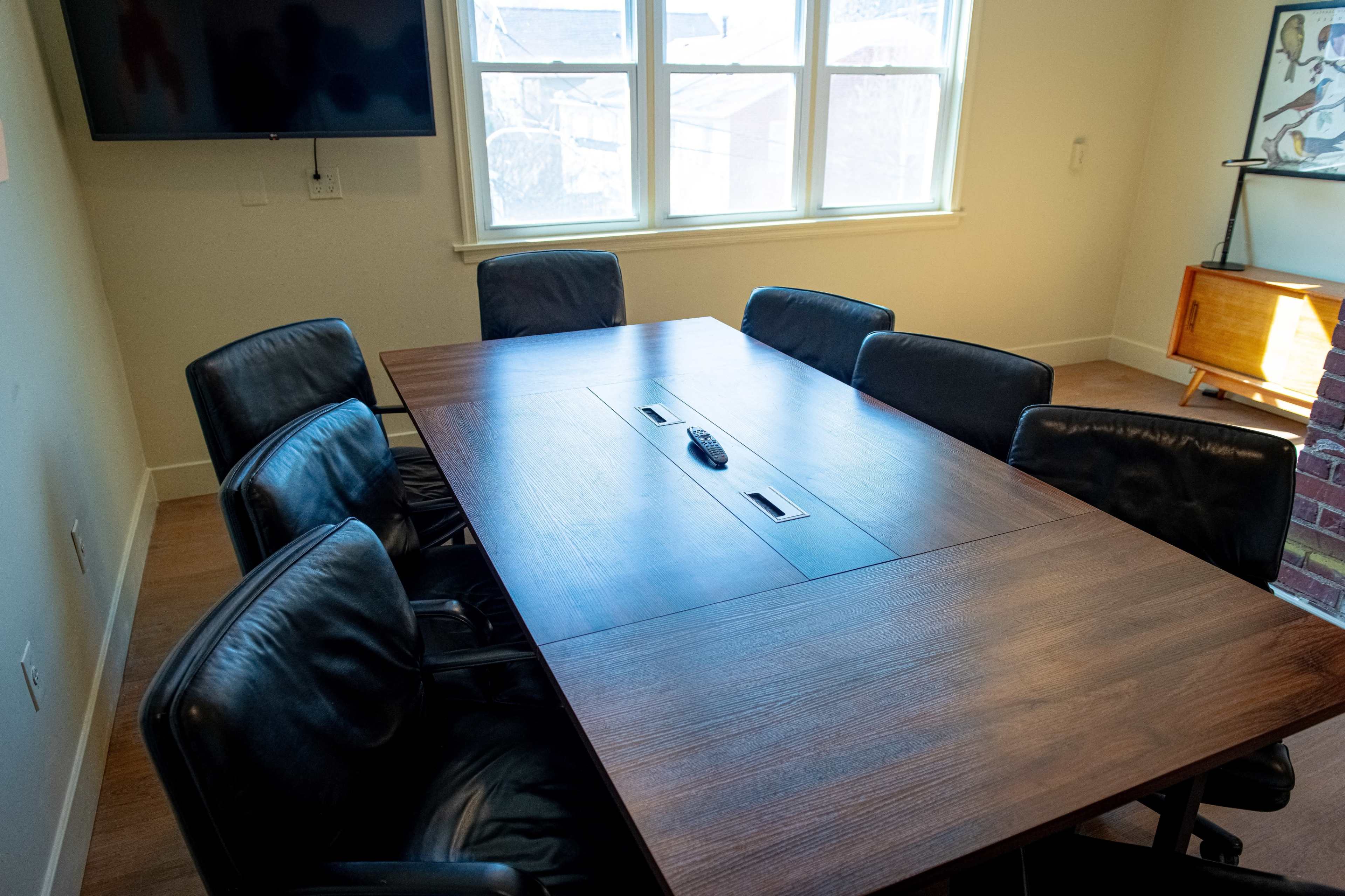Studio Del Ray Large Conference Room Image in Del Ray, Alexandria, VA