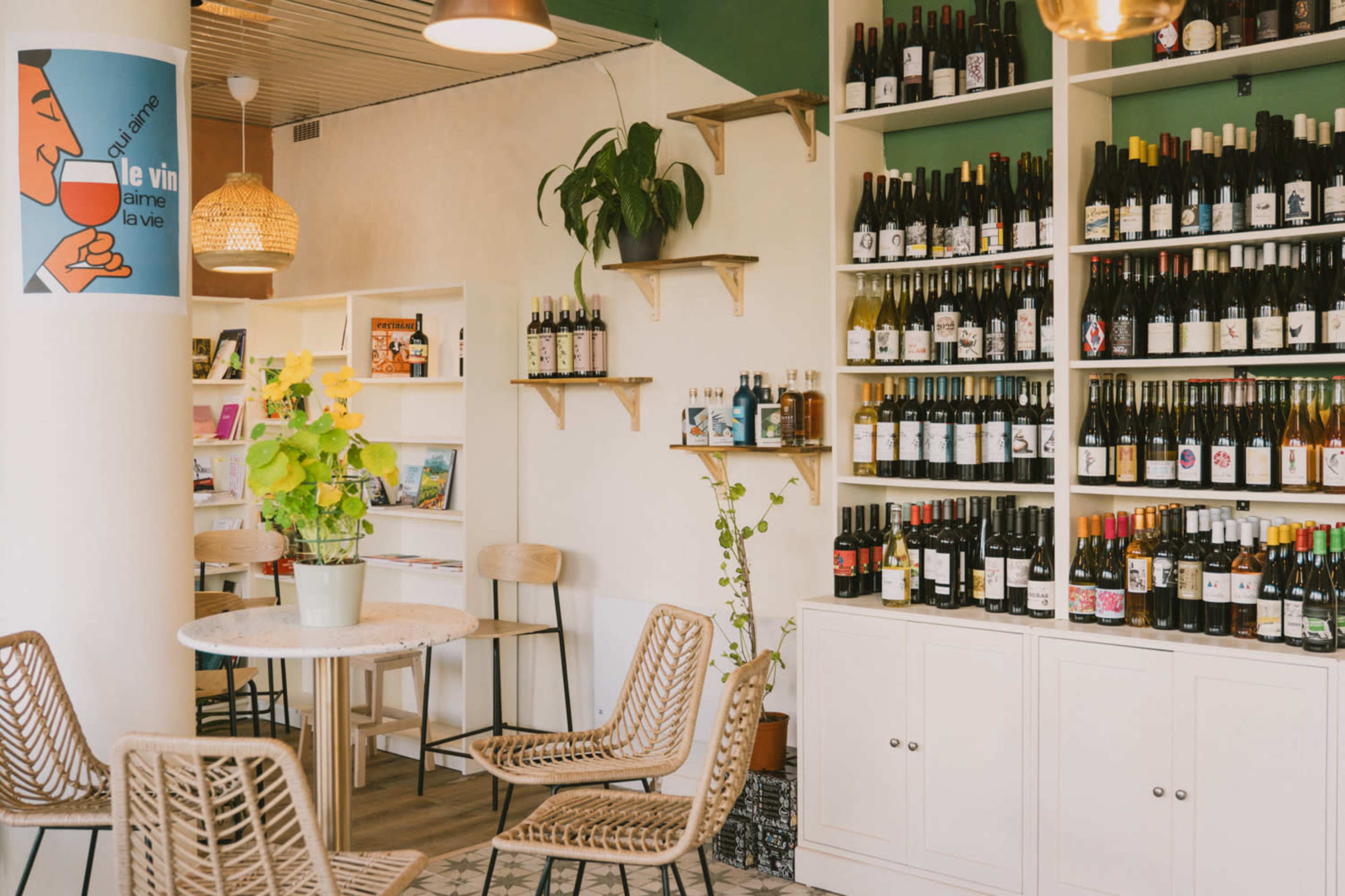 Café librairie caviste Image in Quartier de la Gare, Paris, 
