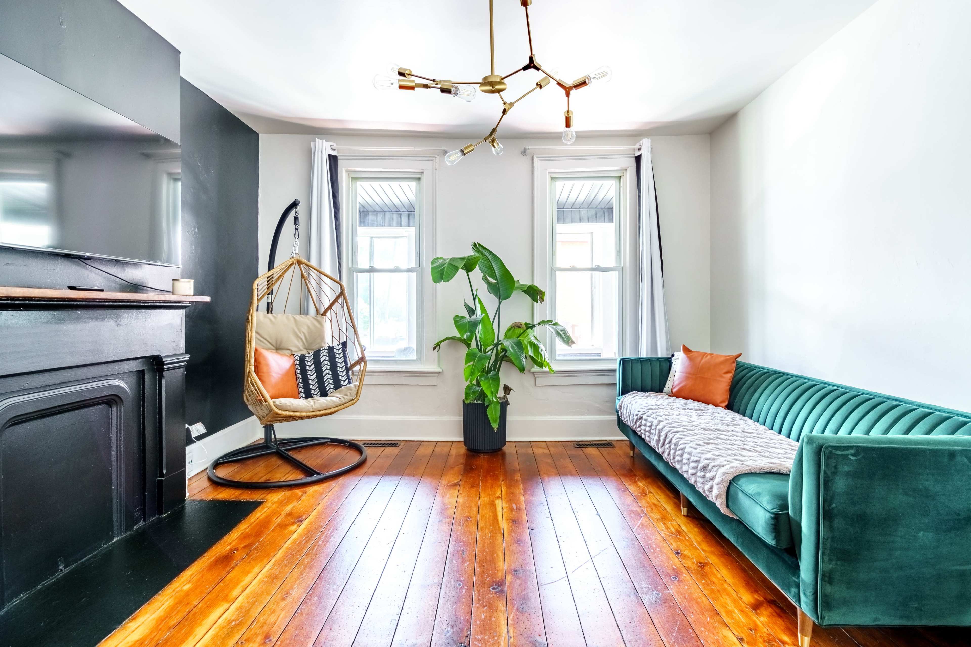 Blue Casita 🌿🐯  Short North • Convention • King Bed • Parking Free Image in Italian Village, Columbus, OH