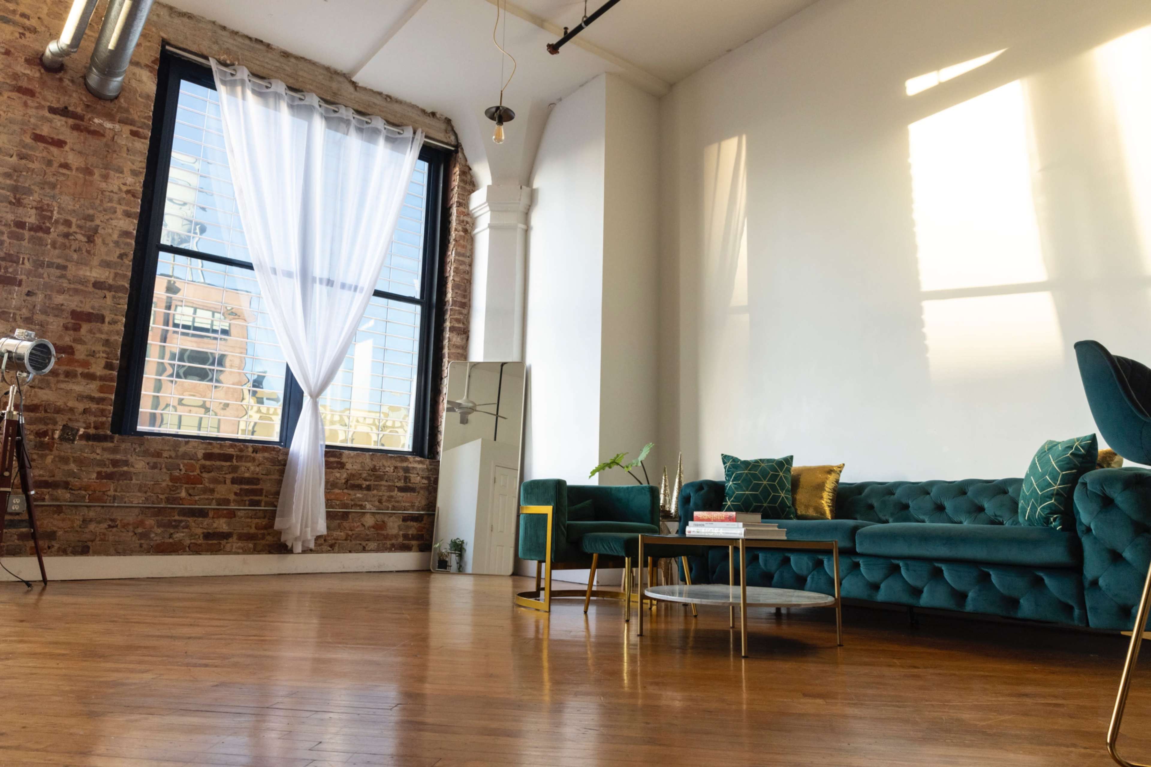 Downtown industrial loft bathed in natural light Image in Downtown Atlanta, Atlanta, GA