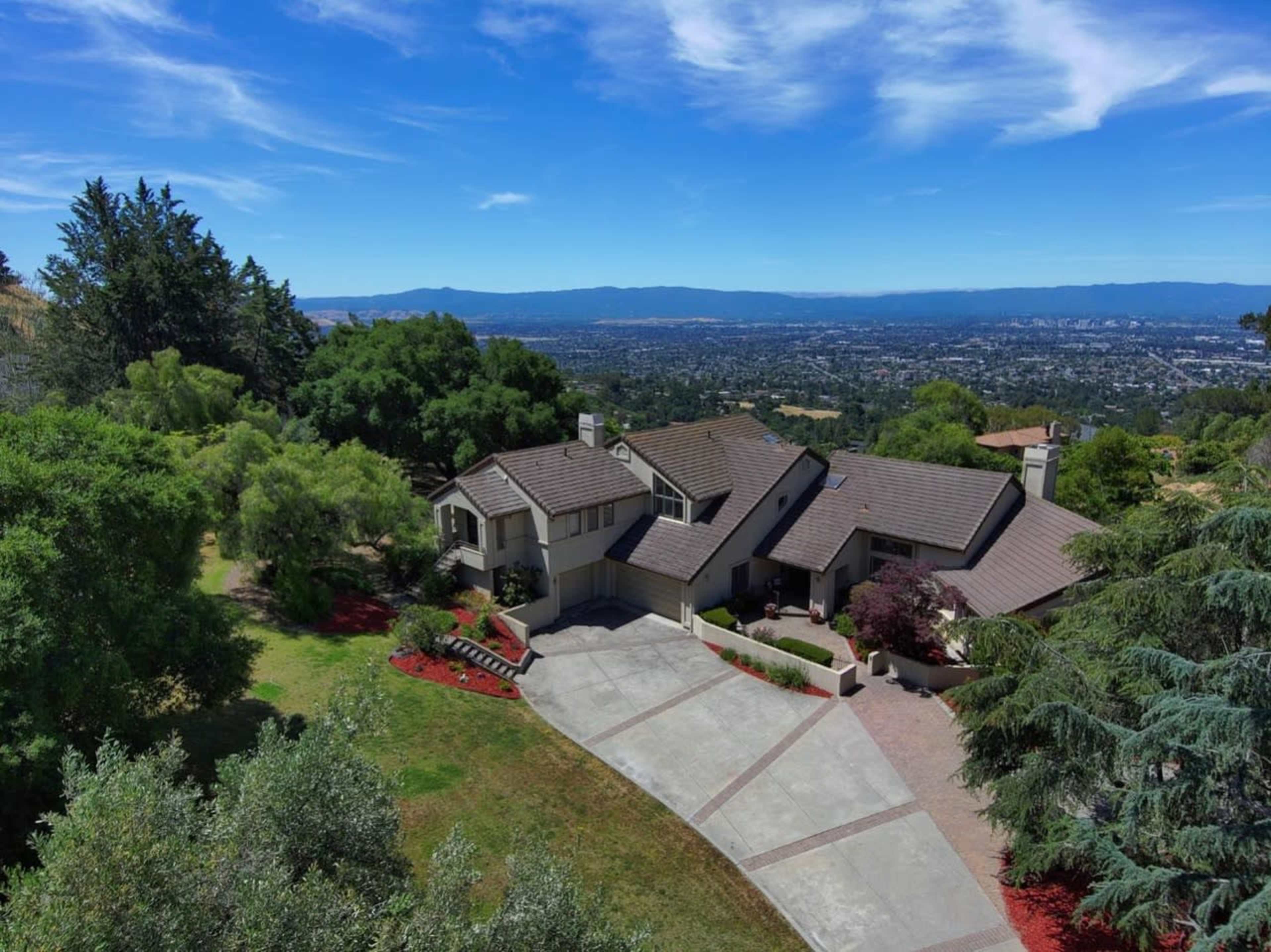 Mountain Home with a grand view of Silicon Valley Image in East Foothills, San Jose, AS