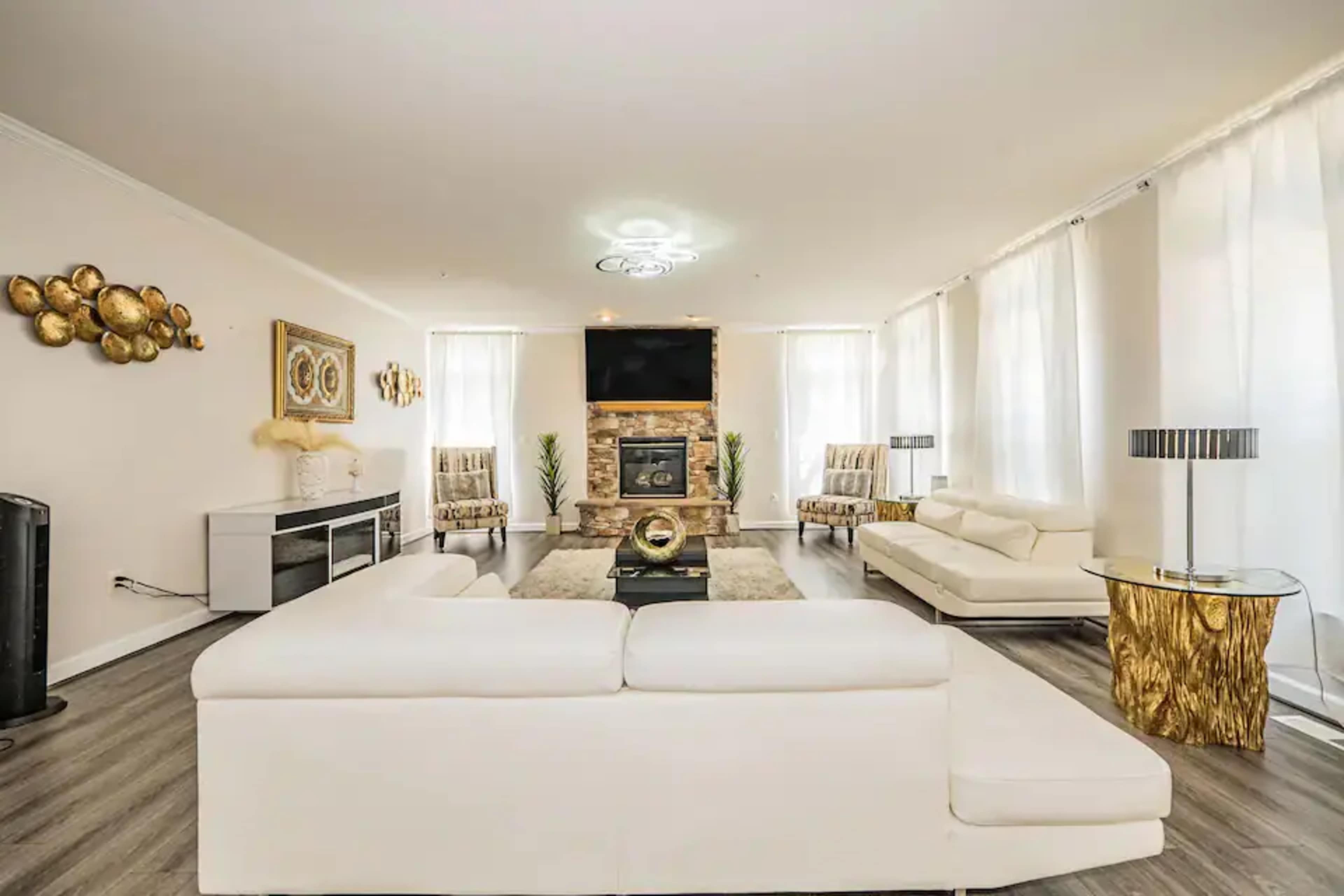 Spacious and Cozy 8 Bedrooms house w/ Gym near D.C Image in Glenn Dale, Glenn Dale, MD