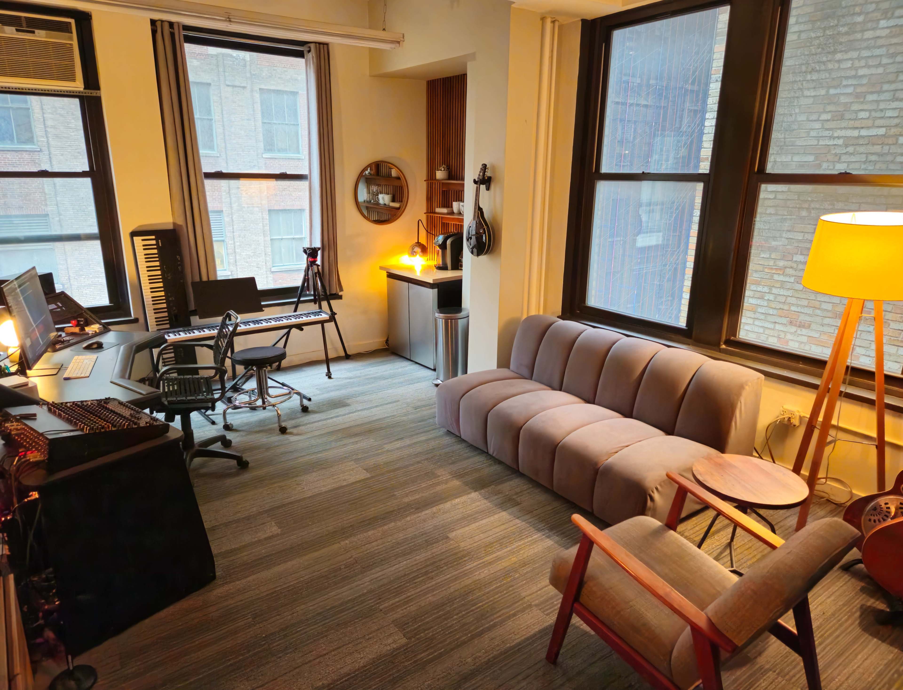 Beautiful Midtown Mixed-use Studio Image in Midtown Manhattan, New York, NY