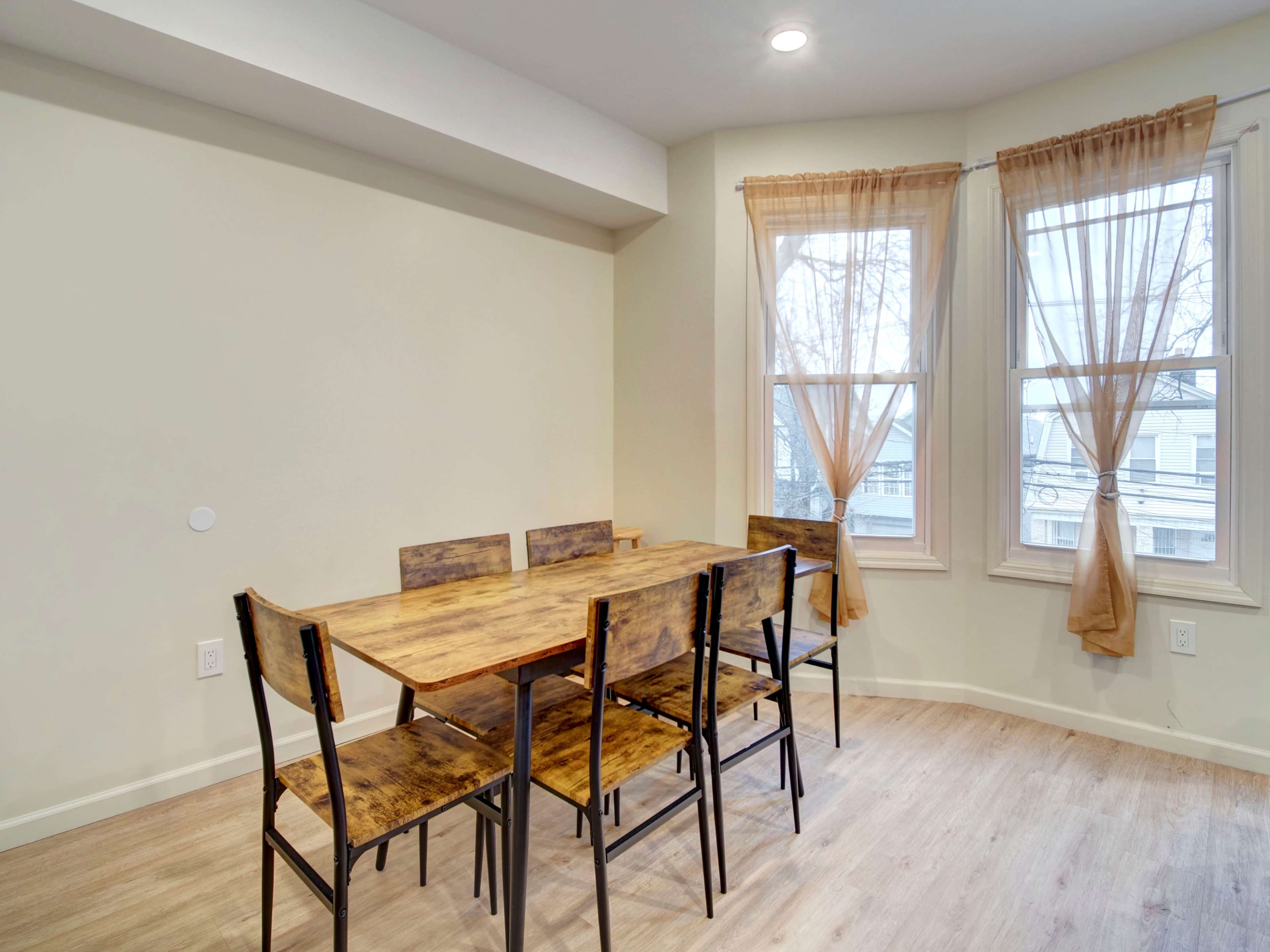 Chic 3-BR Urban Retreat Image in Upper Clinton Hill, Newark, NJ