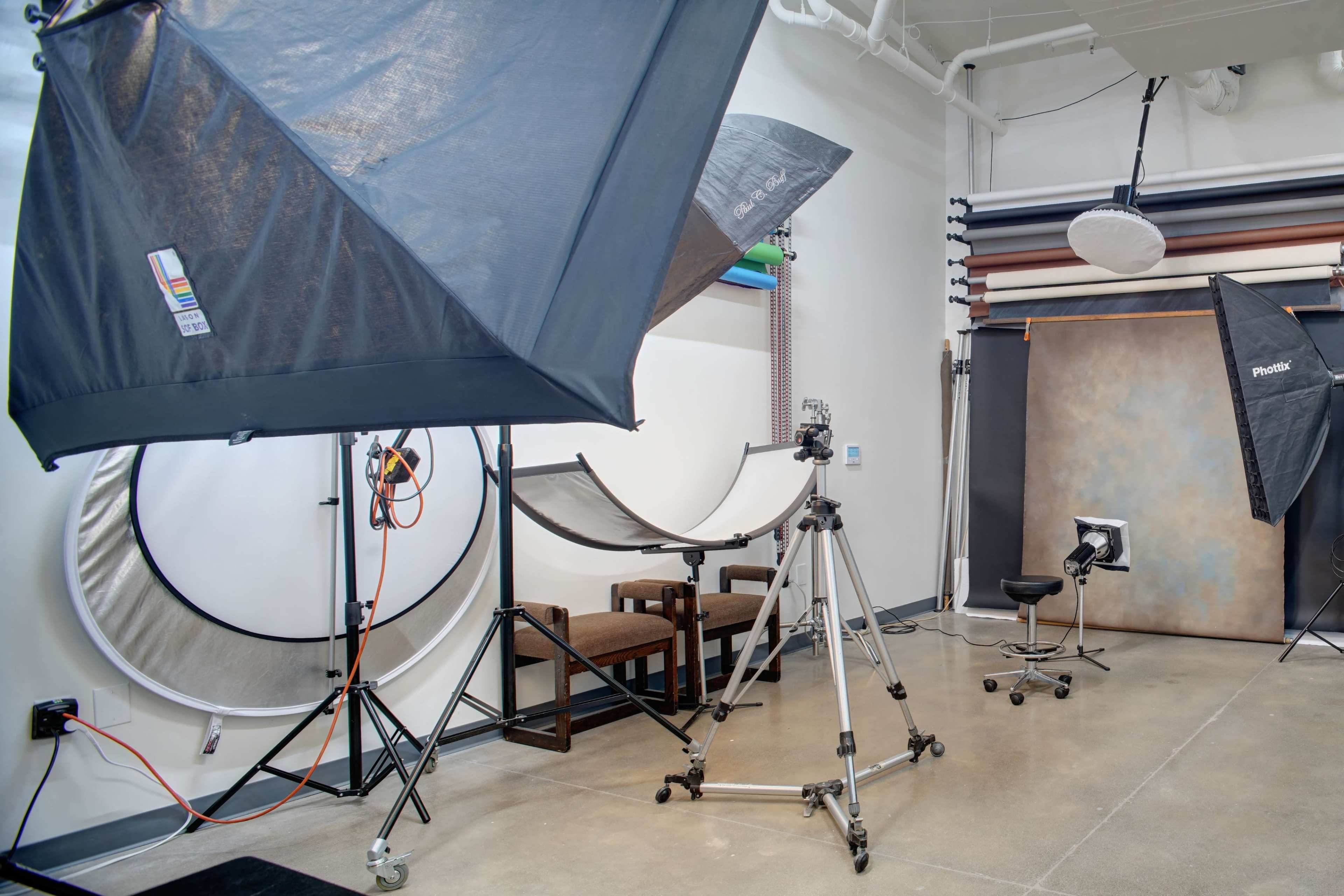 Downtown, street level Photography/Video Studio Image in Central Area, Salem, OR