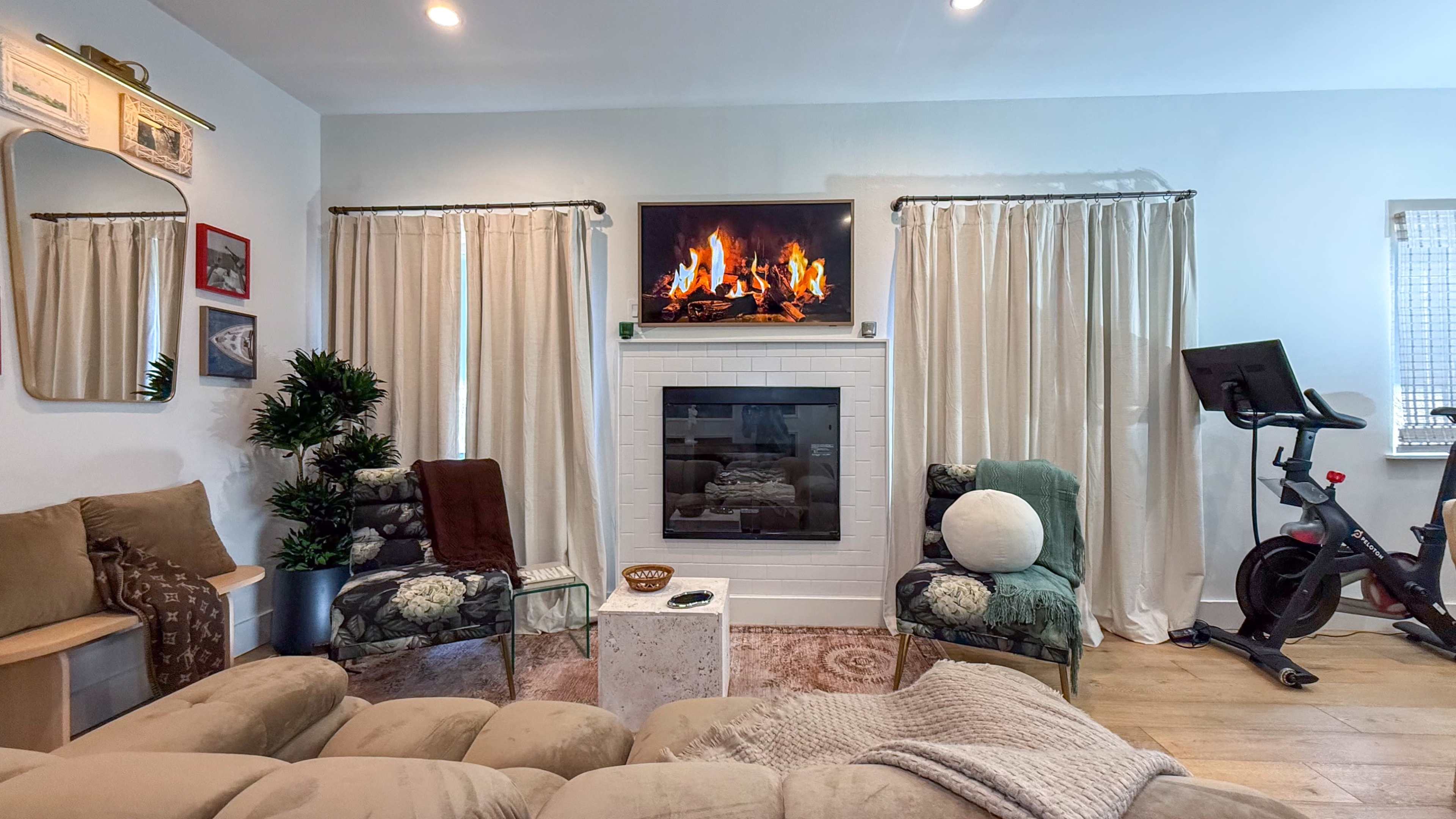Designer Chic Retreat Apartment | Sensual, Cozy & Rich Image in Beverly Grove, LOS ANGELES, CA