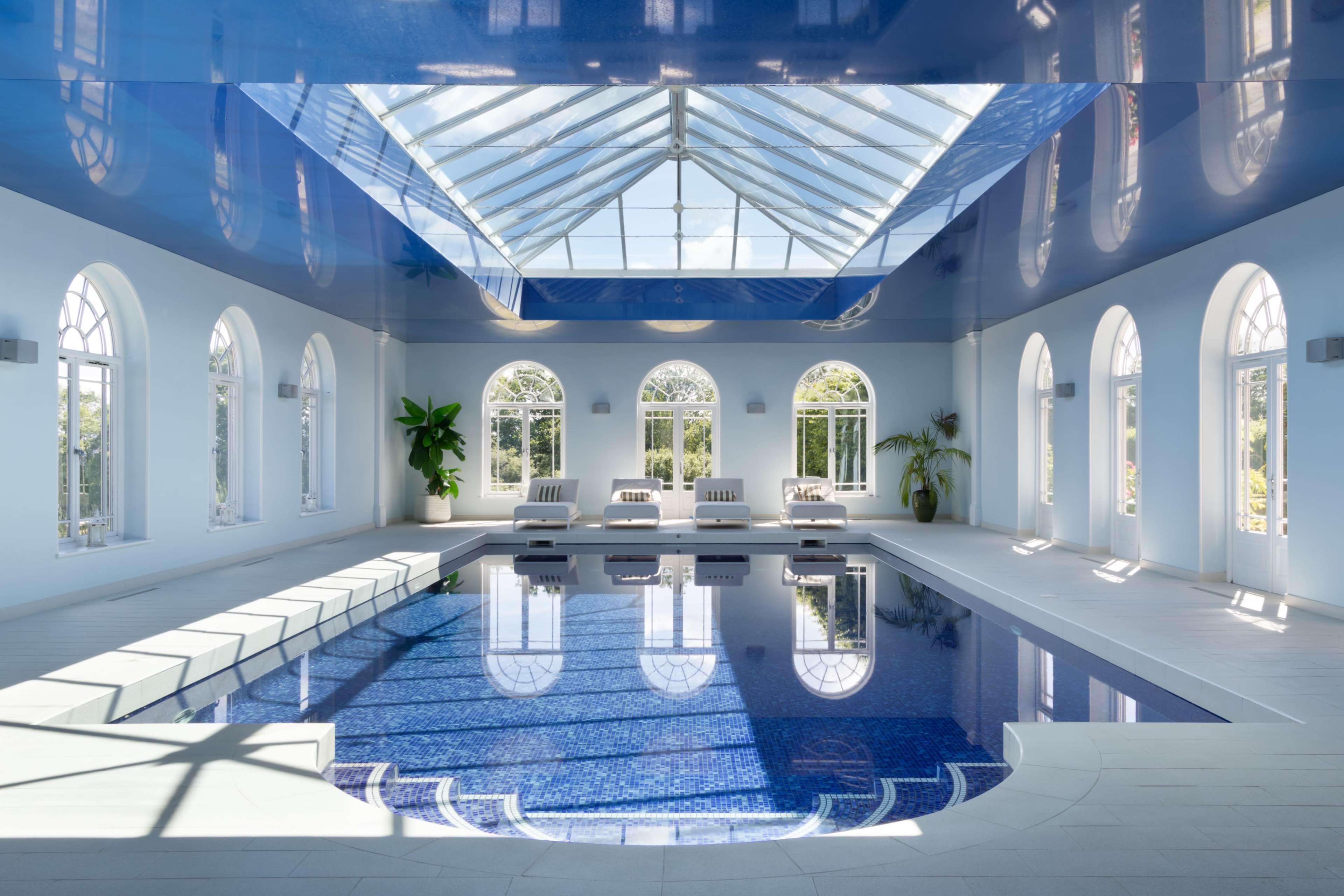 Regency House with Indoor Swimming Pool, Indoor Bar and Helipad Image in , Hertfordshire, ENG