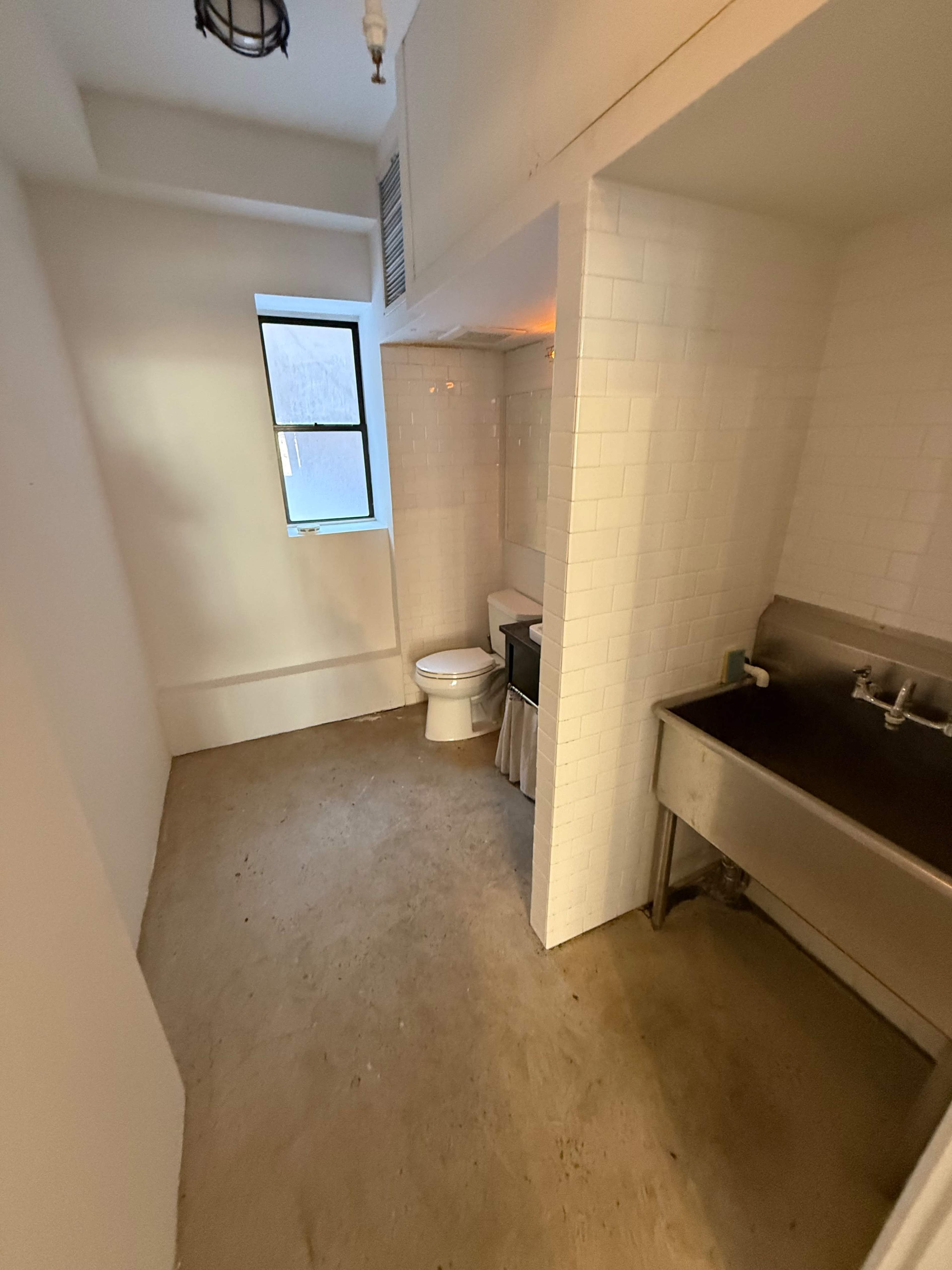 Dime square location off the park across from the F train Image in Two Bridges, New york, NY