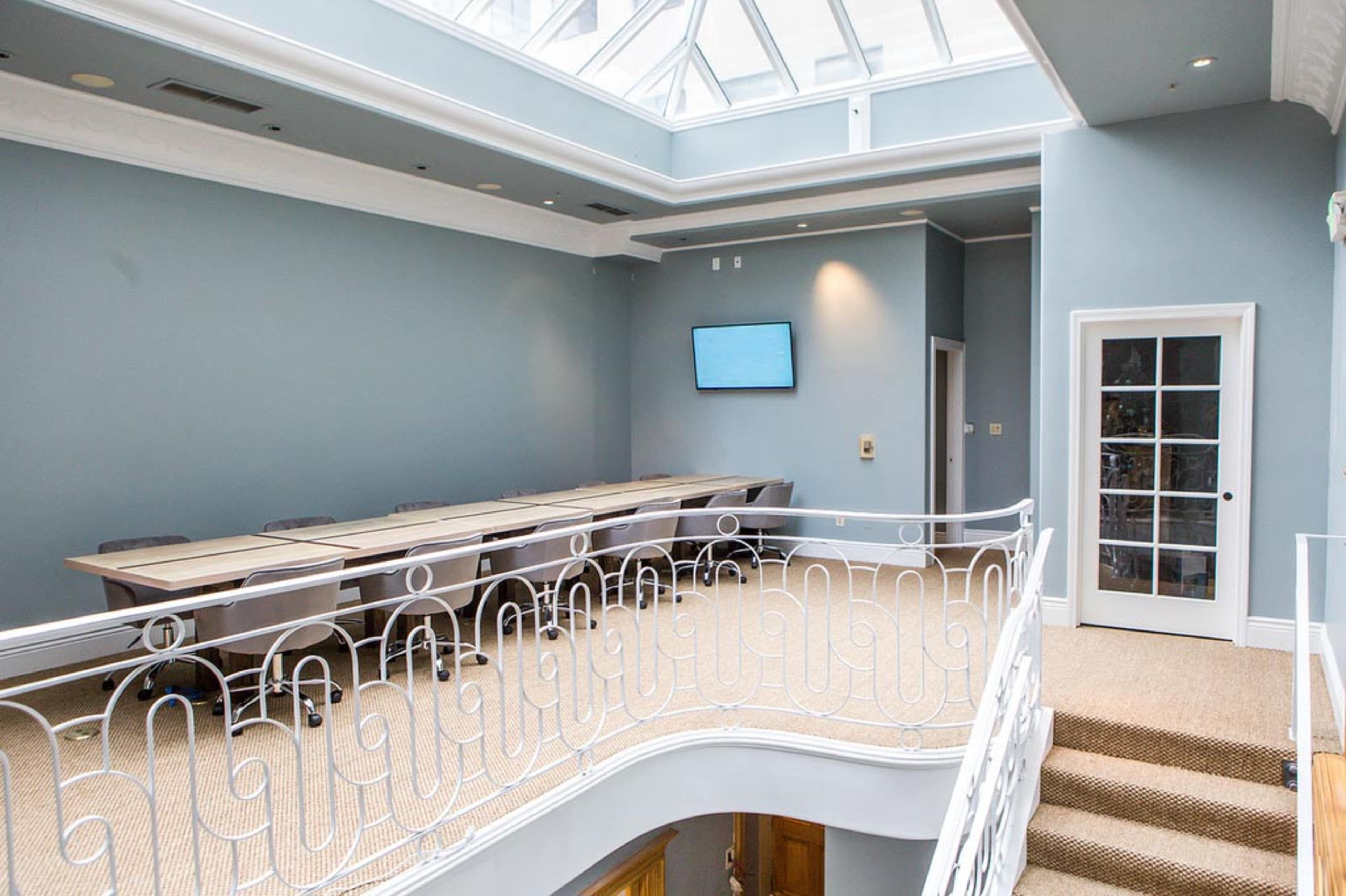 Luxurious Space with Skylight in FIDI Historical Building Image in Financial District, San Francisco, CA