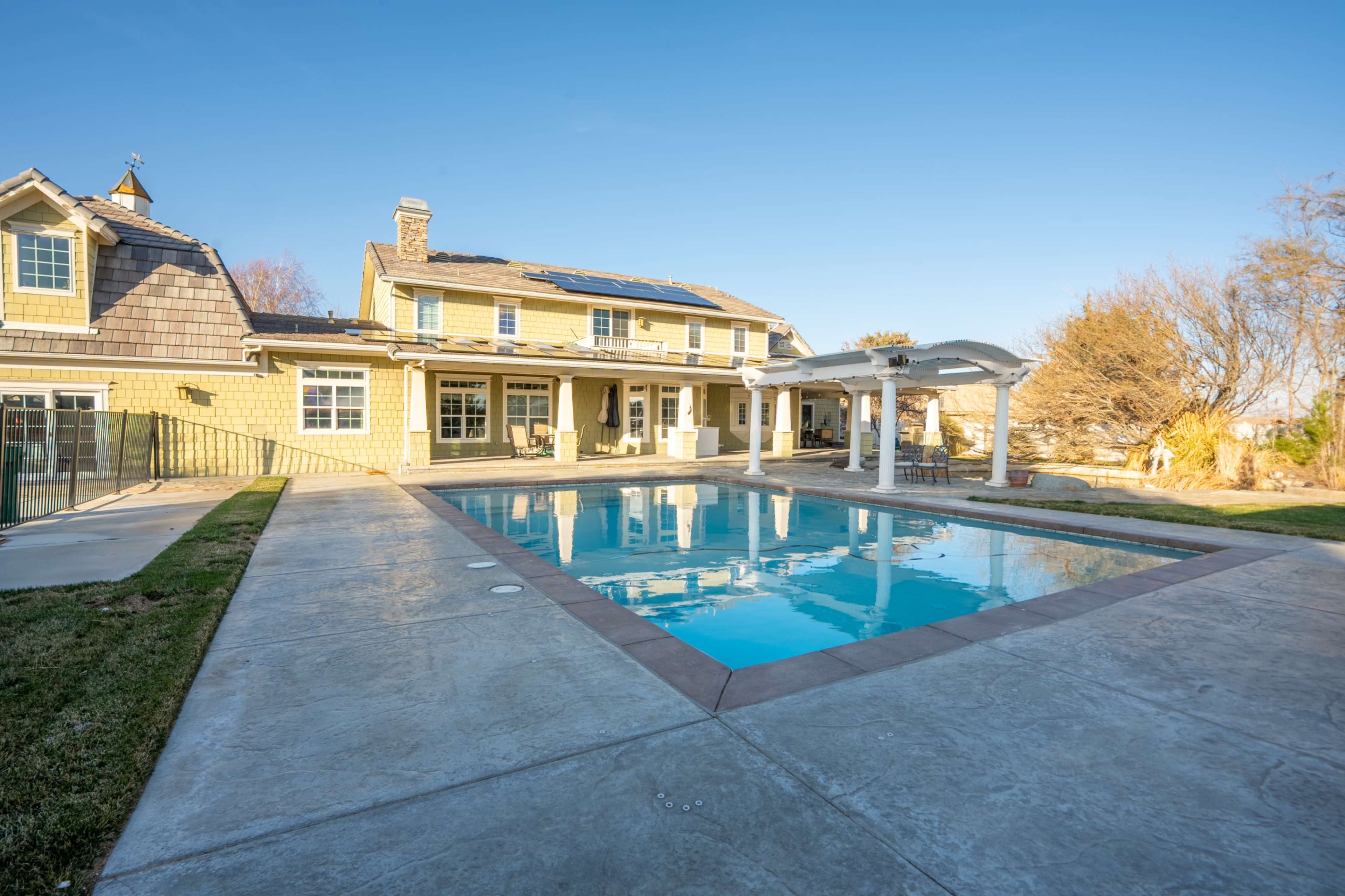 Large Pool and backyard Image in Lancaster, lancaster, CA