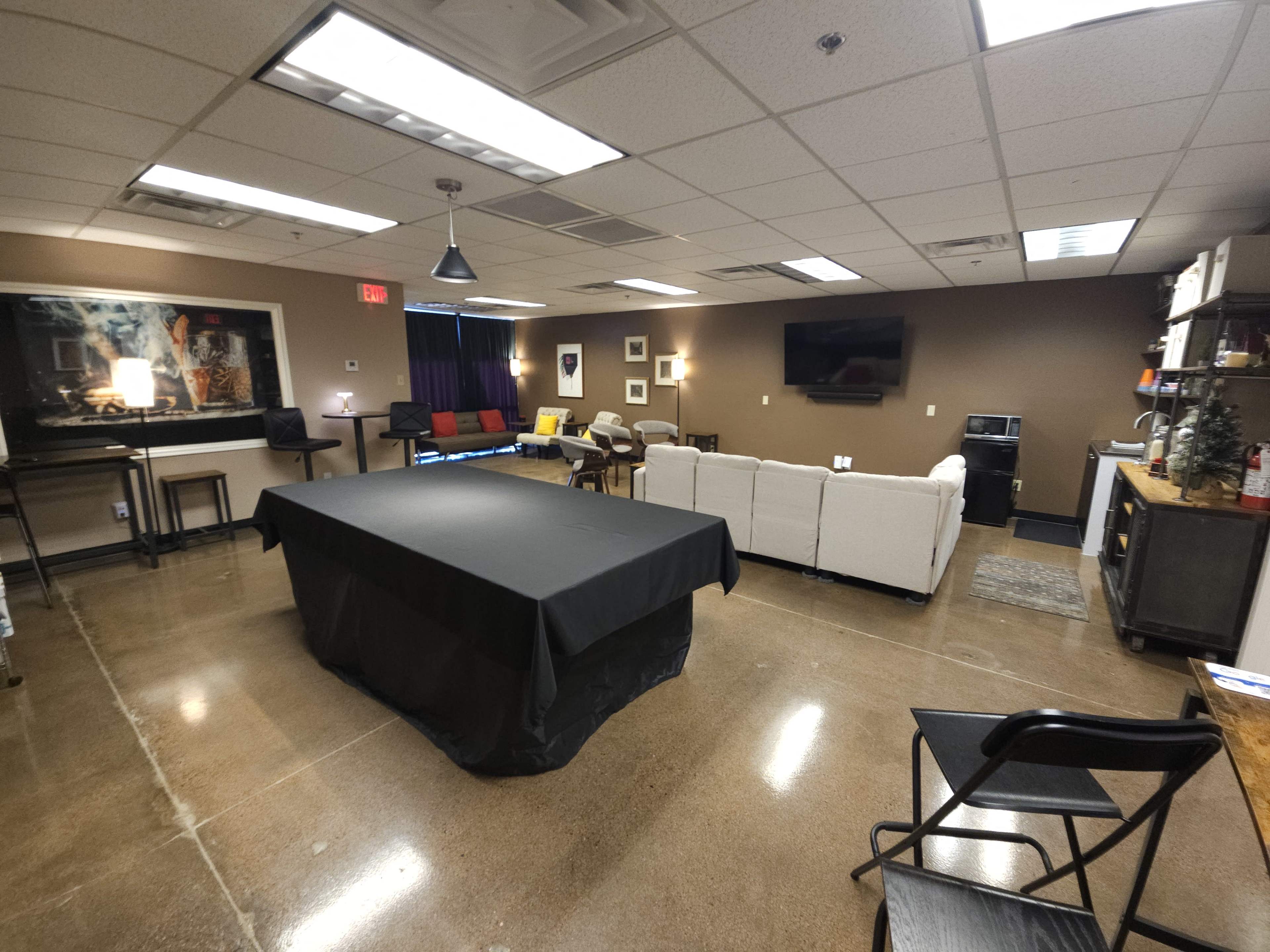 Cozy Multi-Purpose Lounge for Meetings and Parties Image in South Tempe, Tempe, AZ