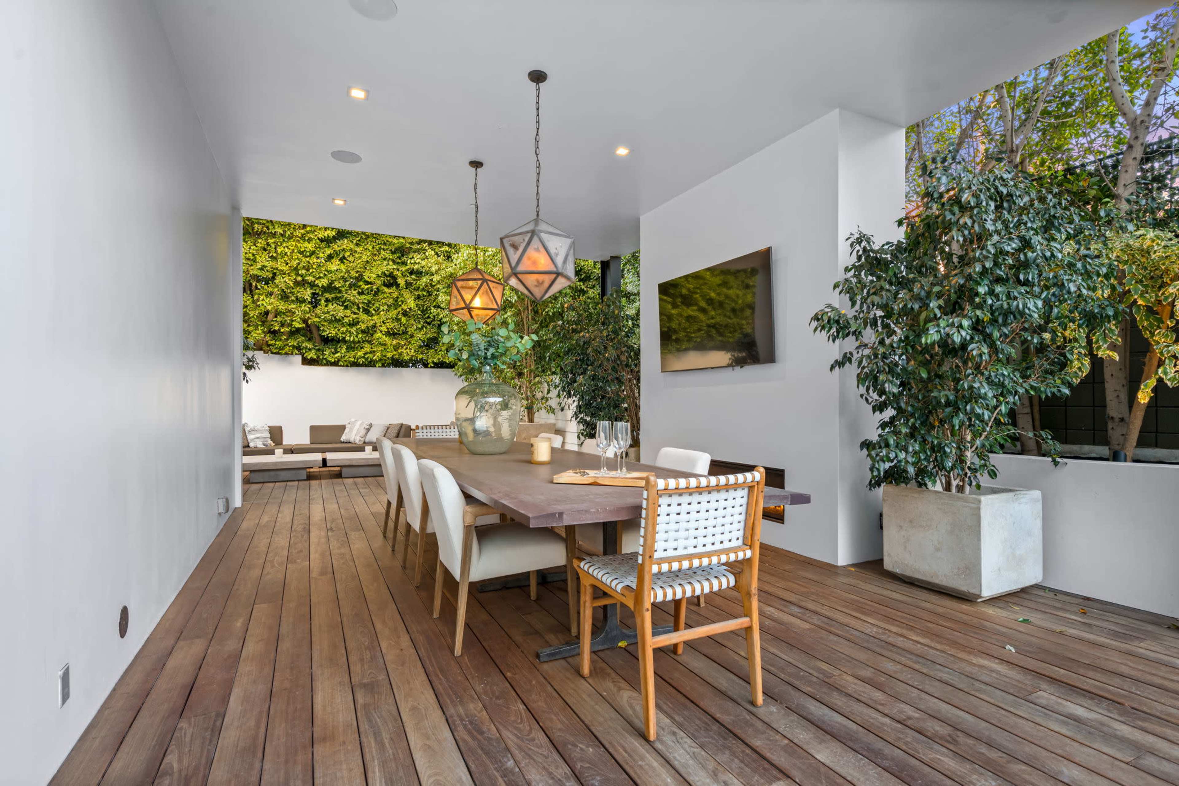 Modern Mansion w/ Pool Courtyard & Contemporary Interior Image in Beverly Grove, Los Angeles, CA