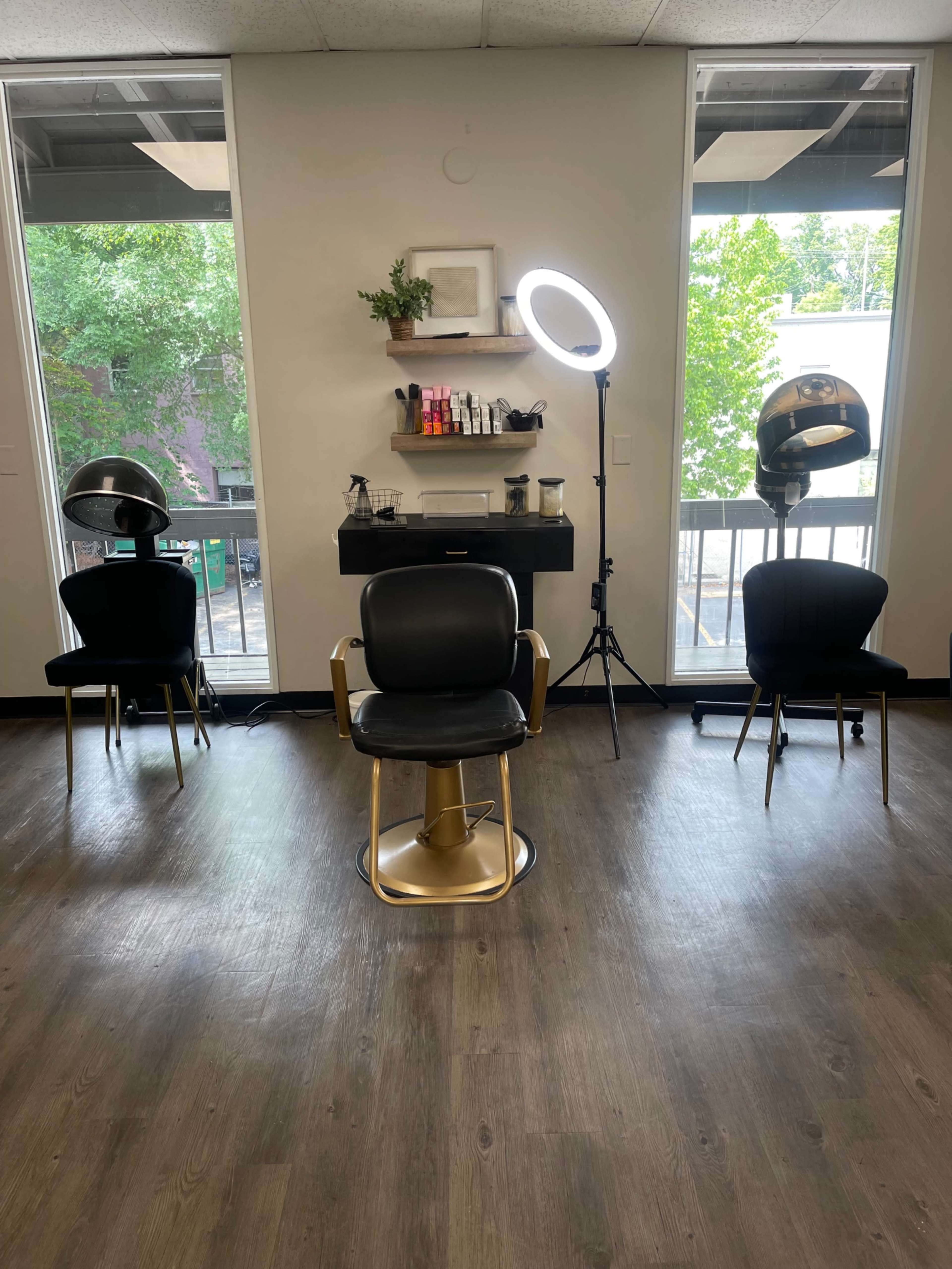Spacious & Simplistic Salon Space Image in Sandy Springs, Sandy Springs, GA