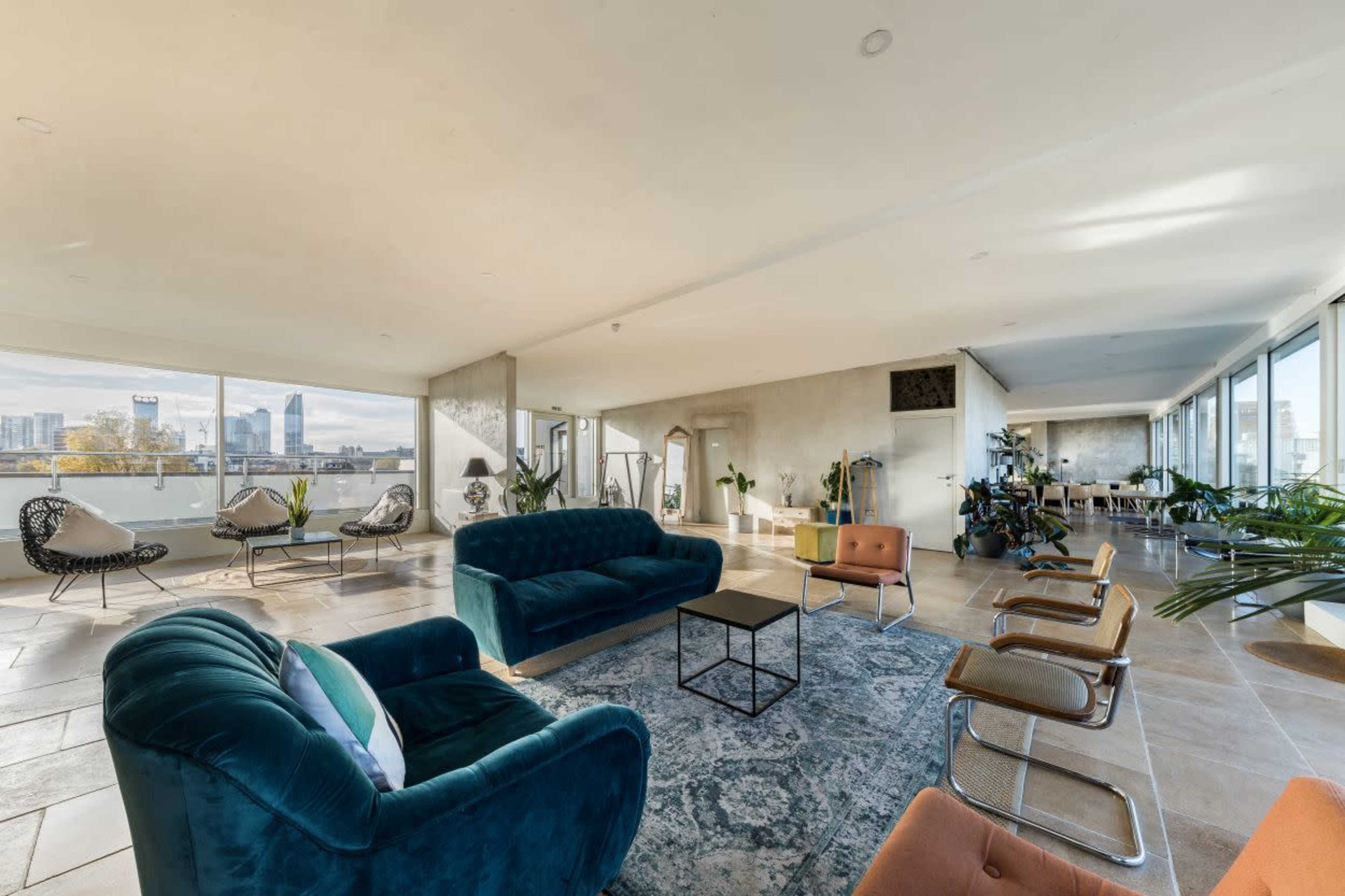Penthouse with Spectacular City Views and an Abundance of Natural Light Image in London, London, 