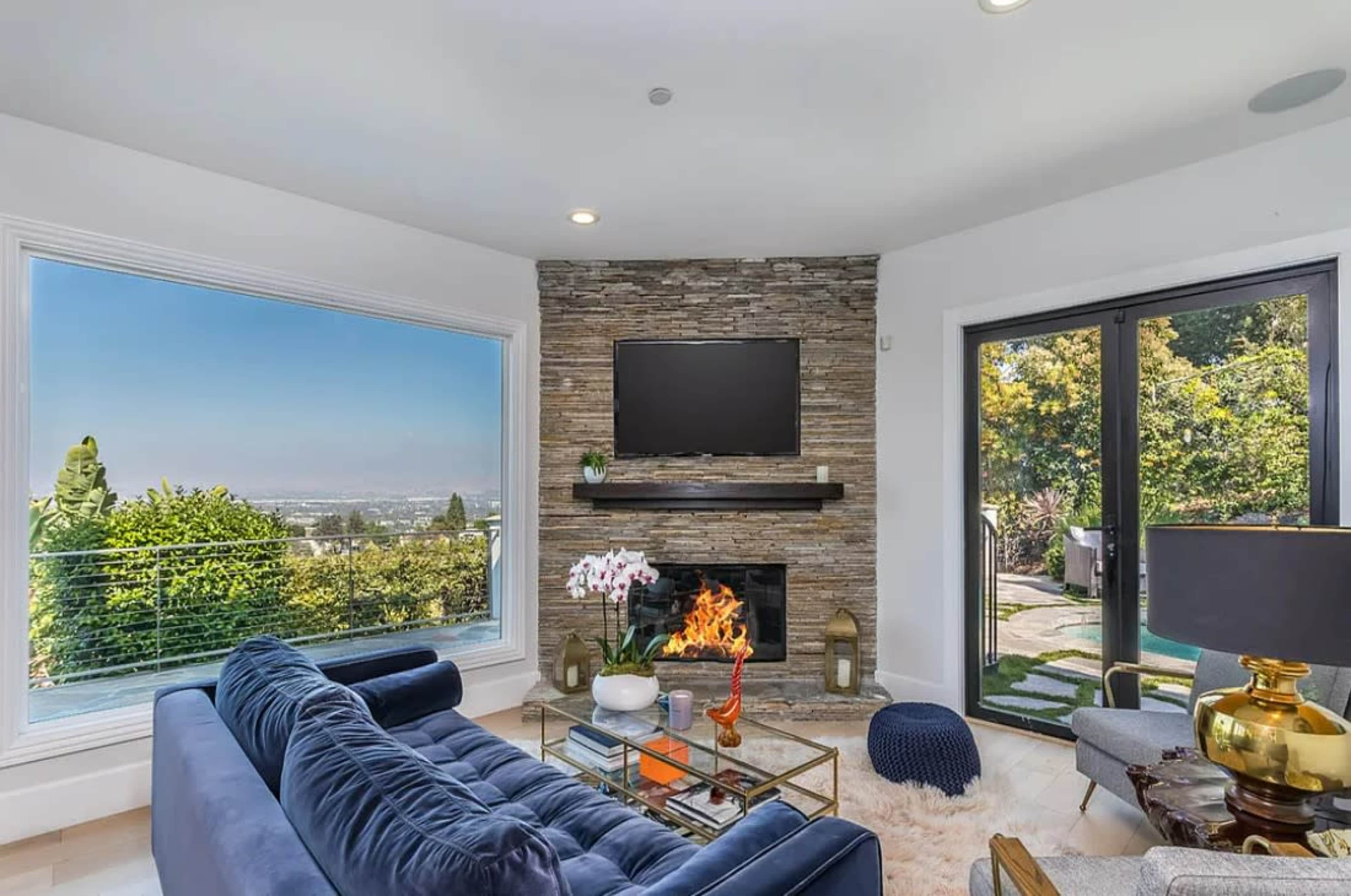 ALTA MESA HILLSIDE STUNNER/ CITY VIEWS/ POOL/ LUXE Image in Studio City, Los Angeles, CA