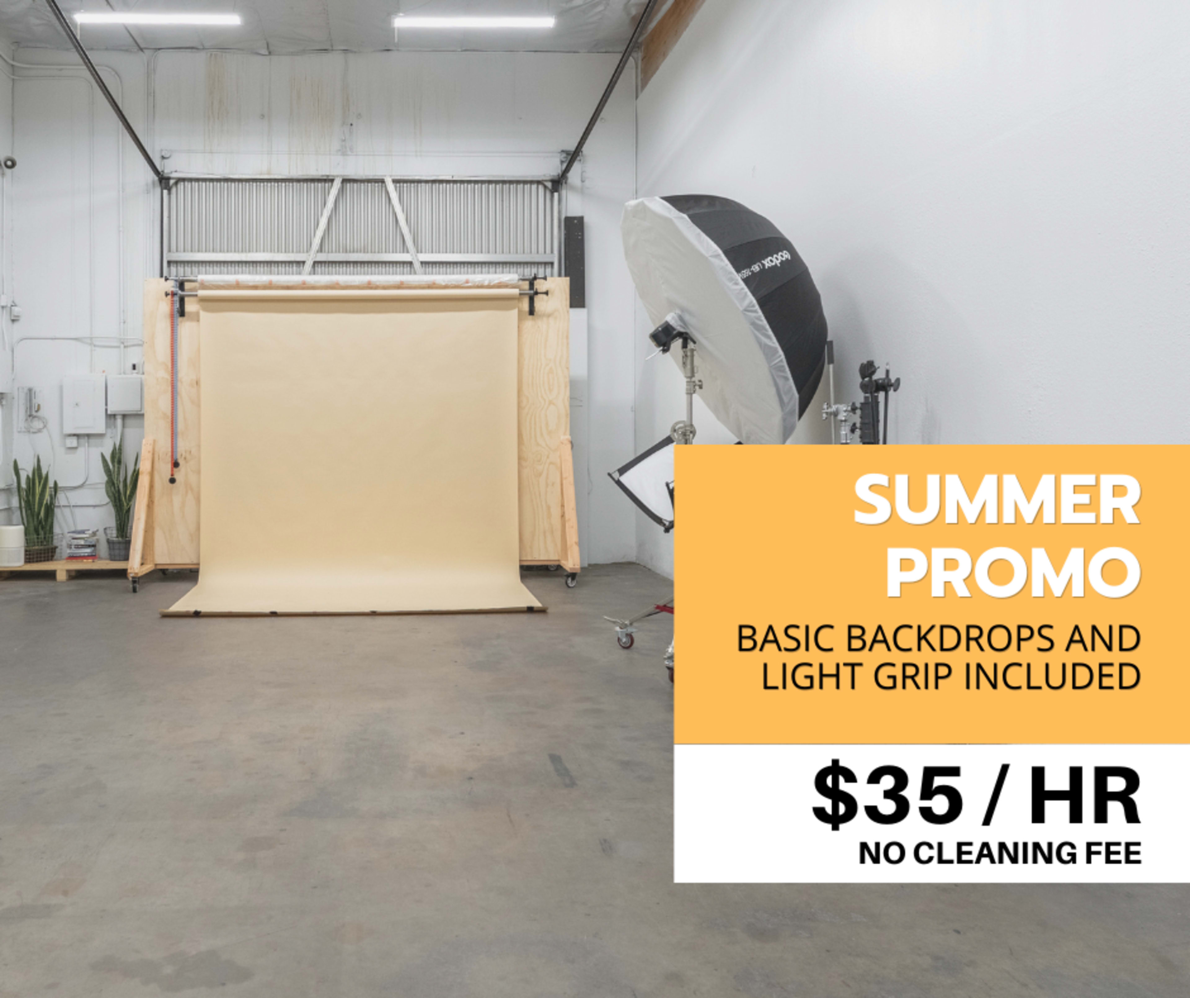 The image shows a photography studio featuring a beige backdrop, a large softbox light, and promotional details for a summer rental offer.