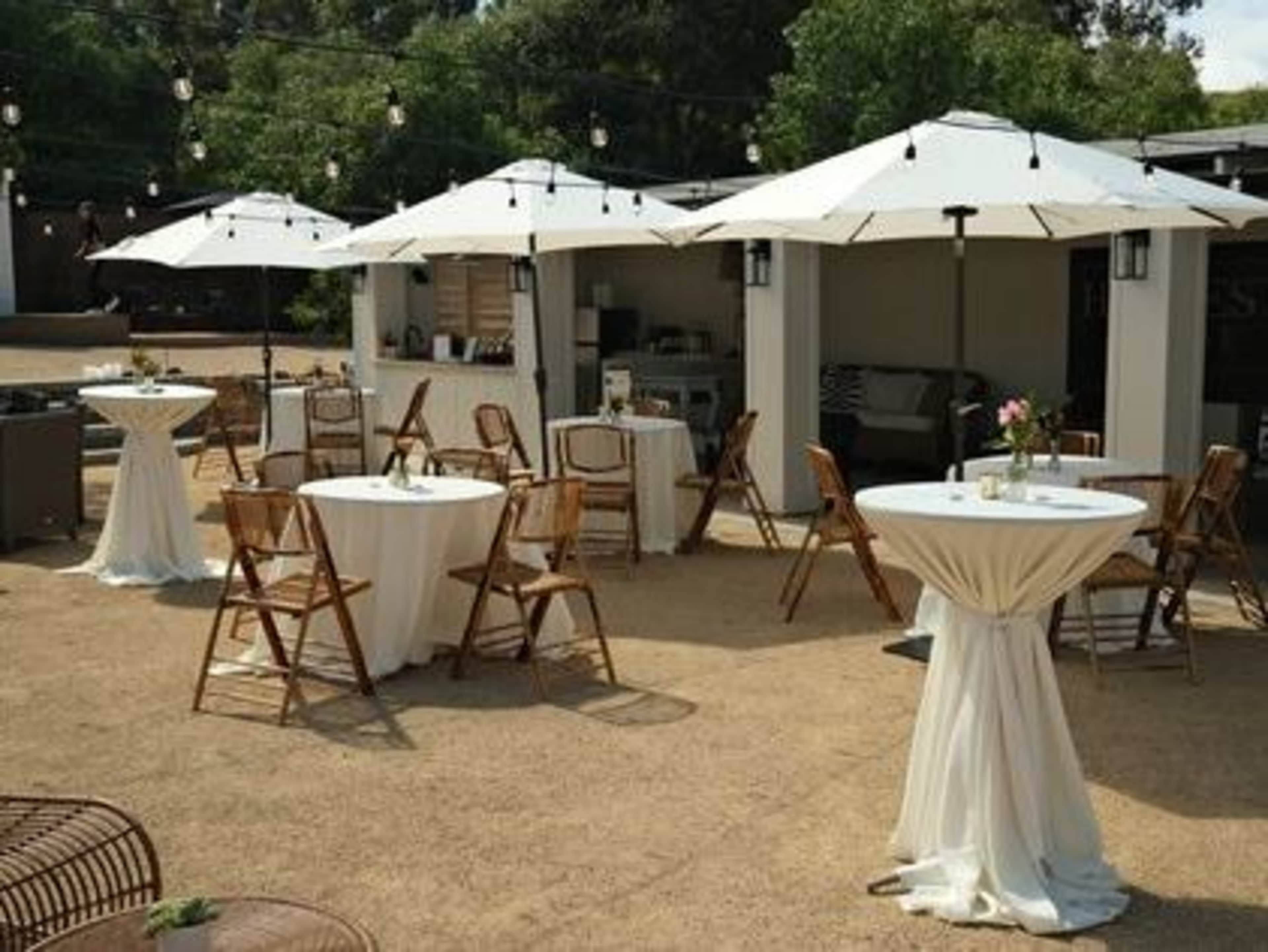 10' Market Umbrellas (white)