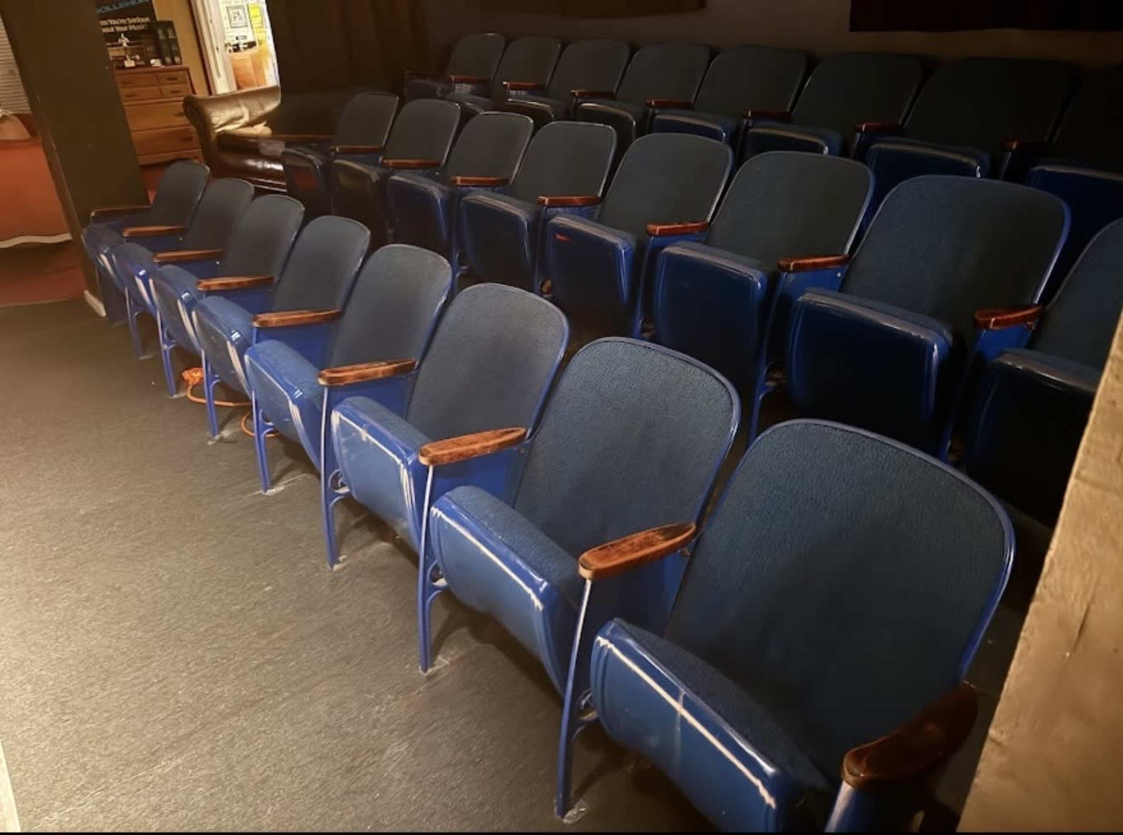 Versatile 1,700 sq ft Industrial Theater Studio. Image in Bucktown, Chicago, IL