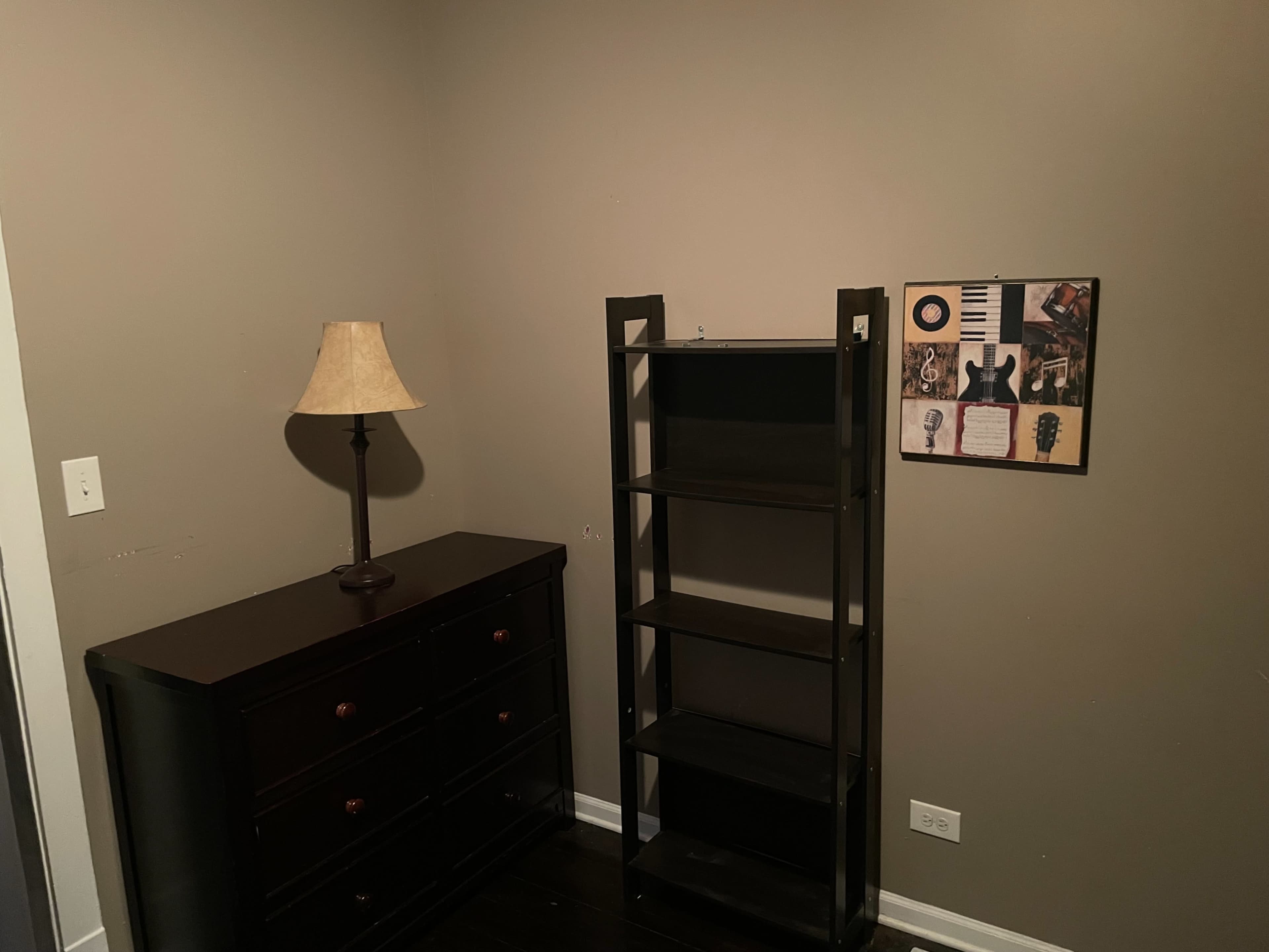 The Cozy Suburban Photo Loft w/ rooms offering natural light. Image in Lyons Township, Brookfield, IL