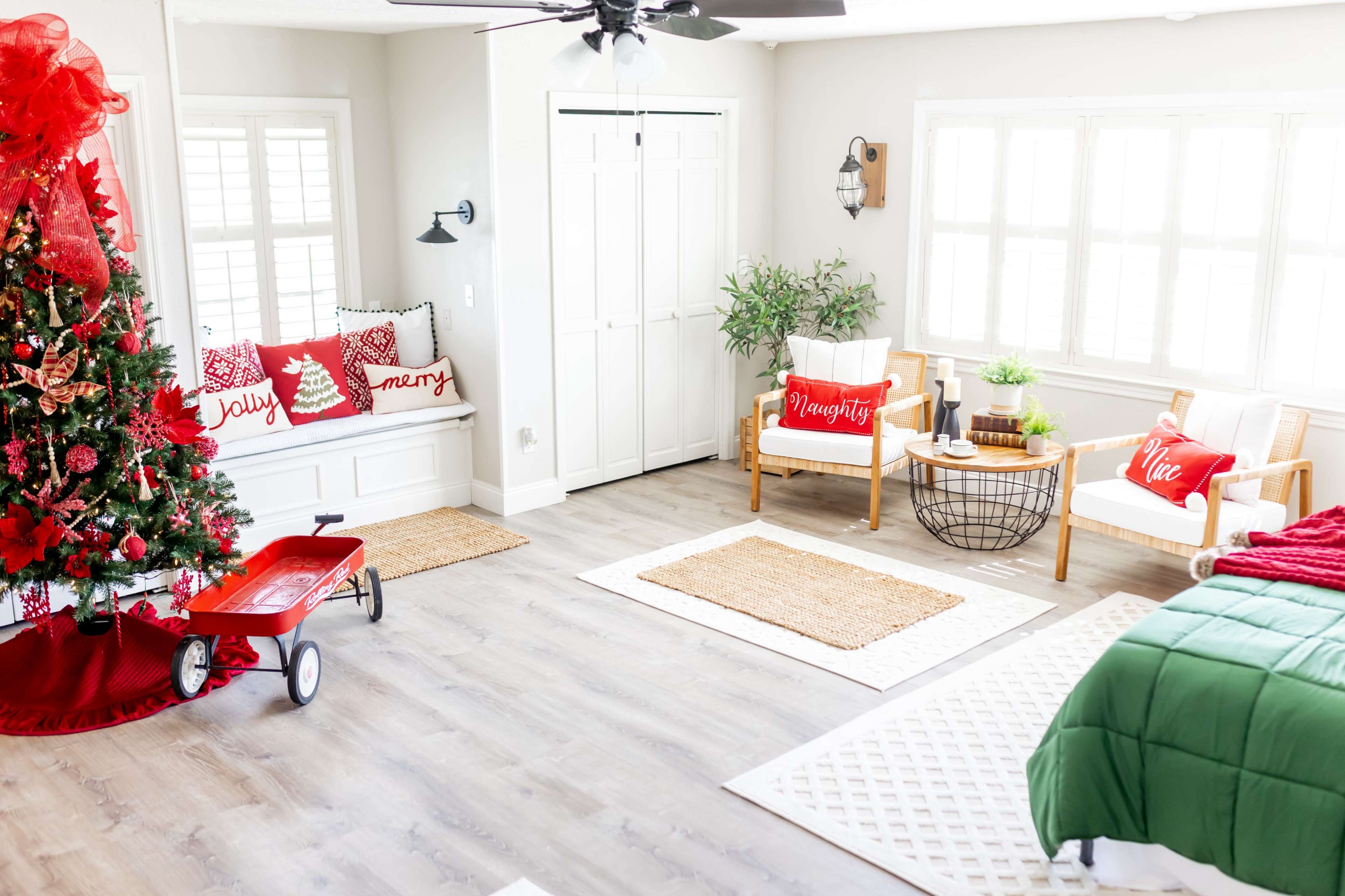 Farmhouse Christmas Photo Studio Image in , Wauchula, FL