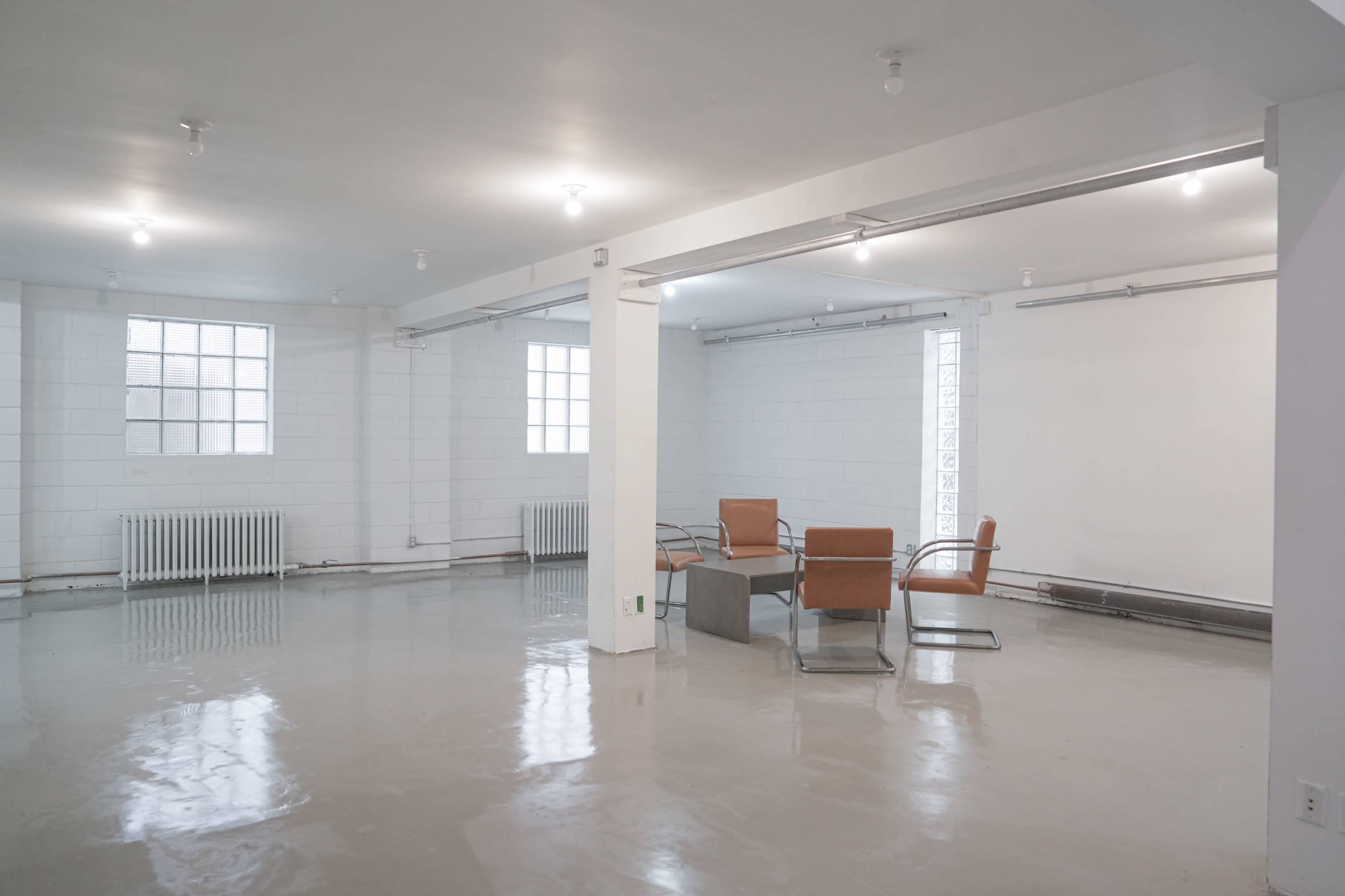 Large, lofty open format industrial studio with tons of natural light Image in Casa Loma, Toronto, ON