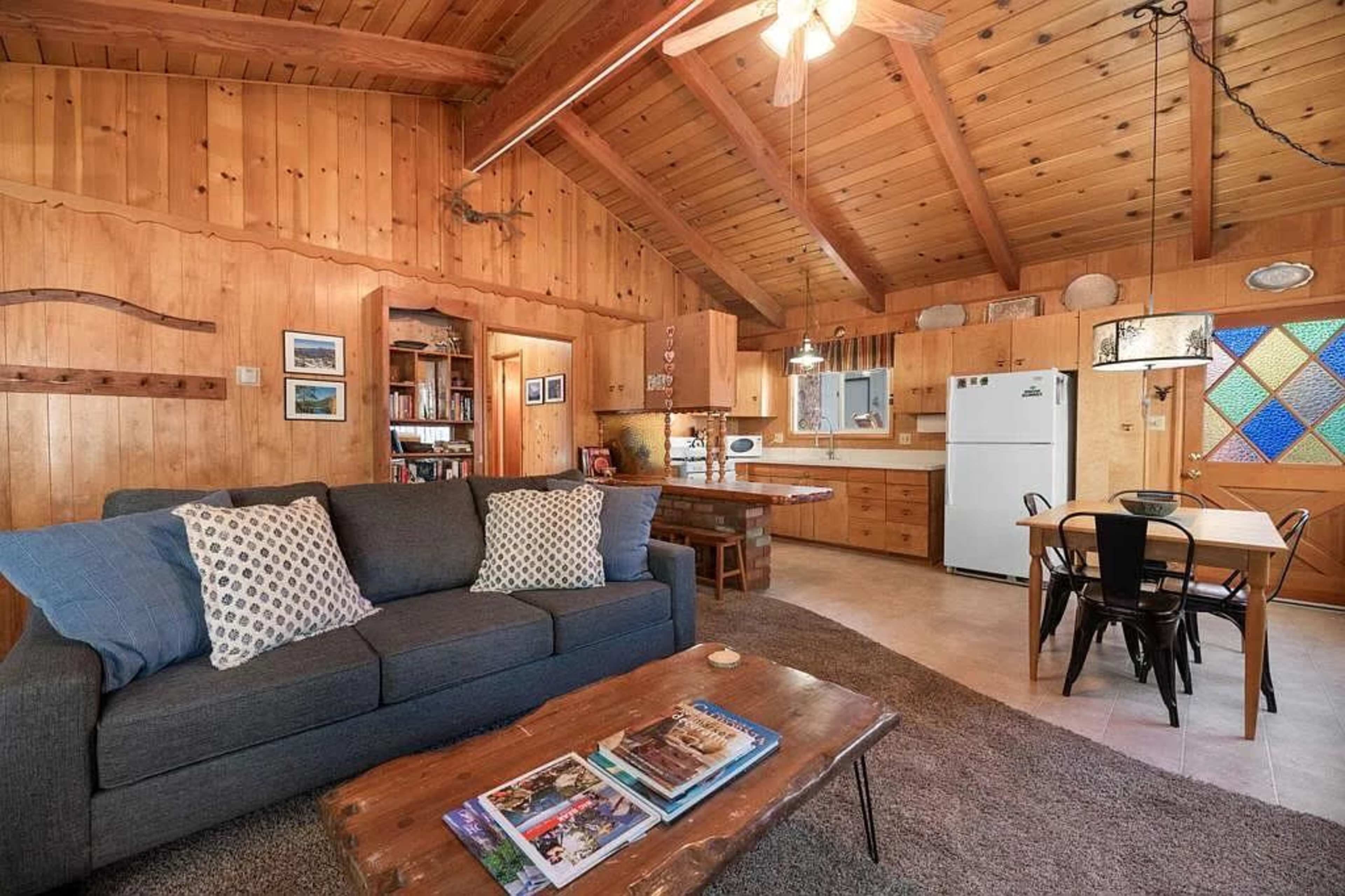 Spacious Sierra Style Cabin, Spa, Tree Views Image in Big Bear, Big Bear City, CA