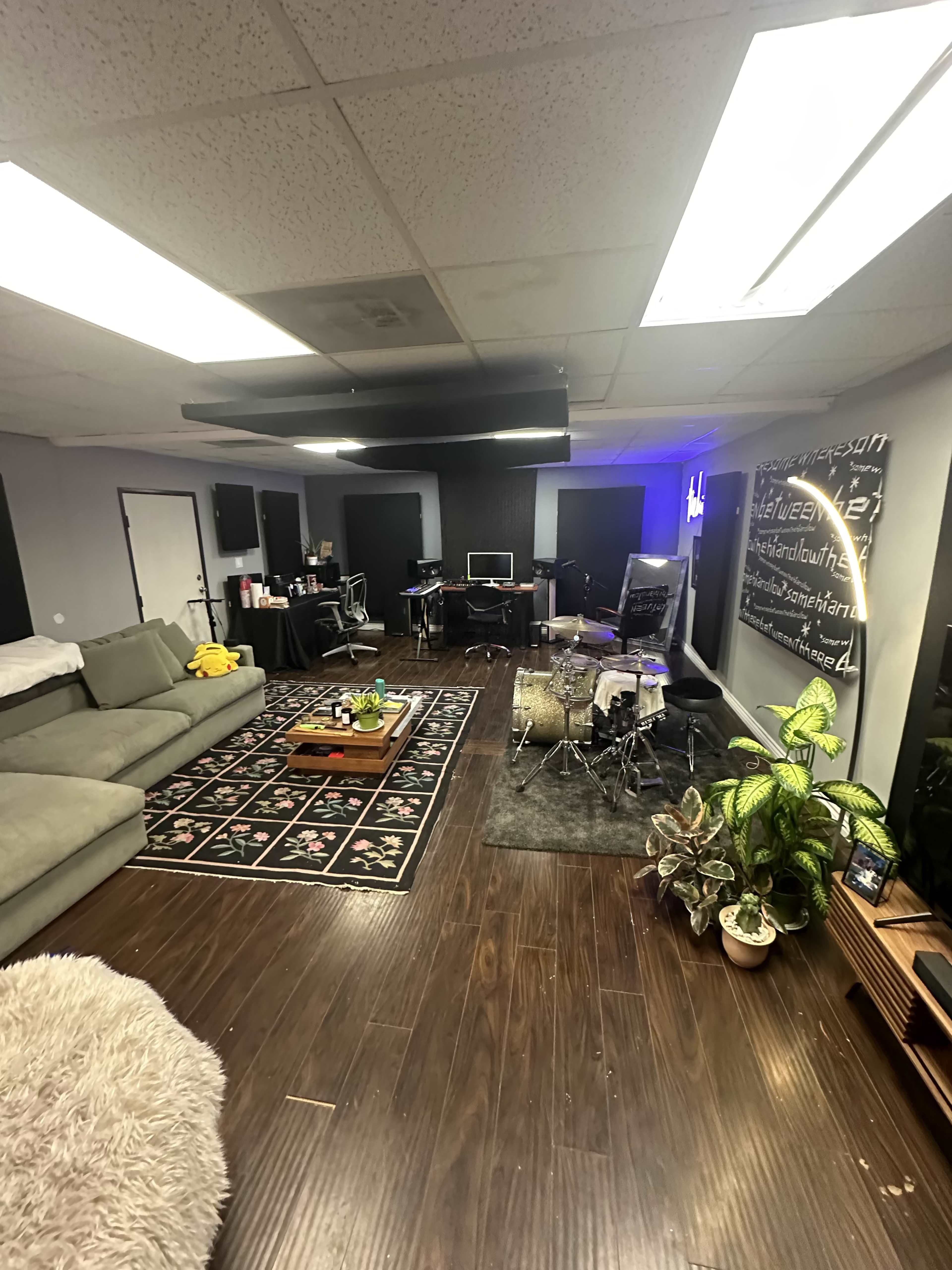 Music Recording Studio in Lowkey Suburb Image in Woodland Hills, Woodland Hills, CA