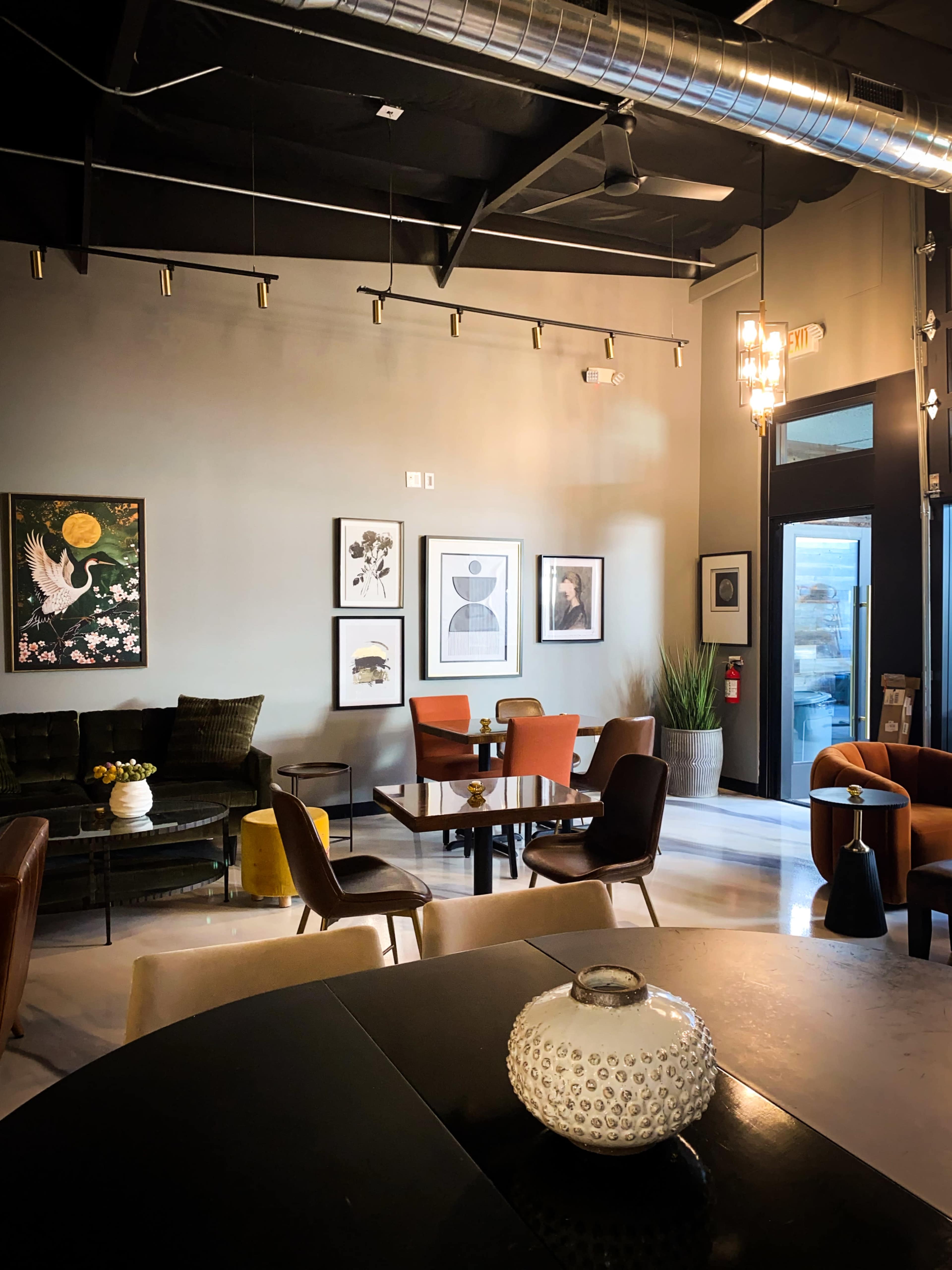 Elegant Lounge with Private Courtyard Image in Fullerton, Fullerton, CA