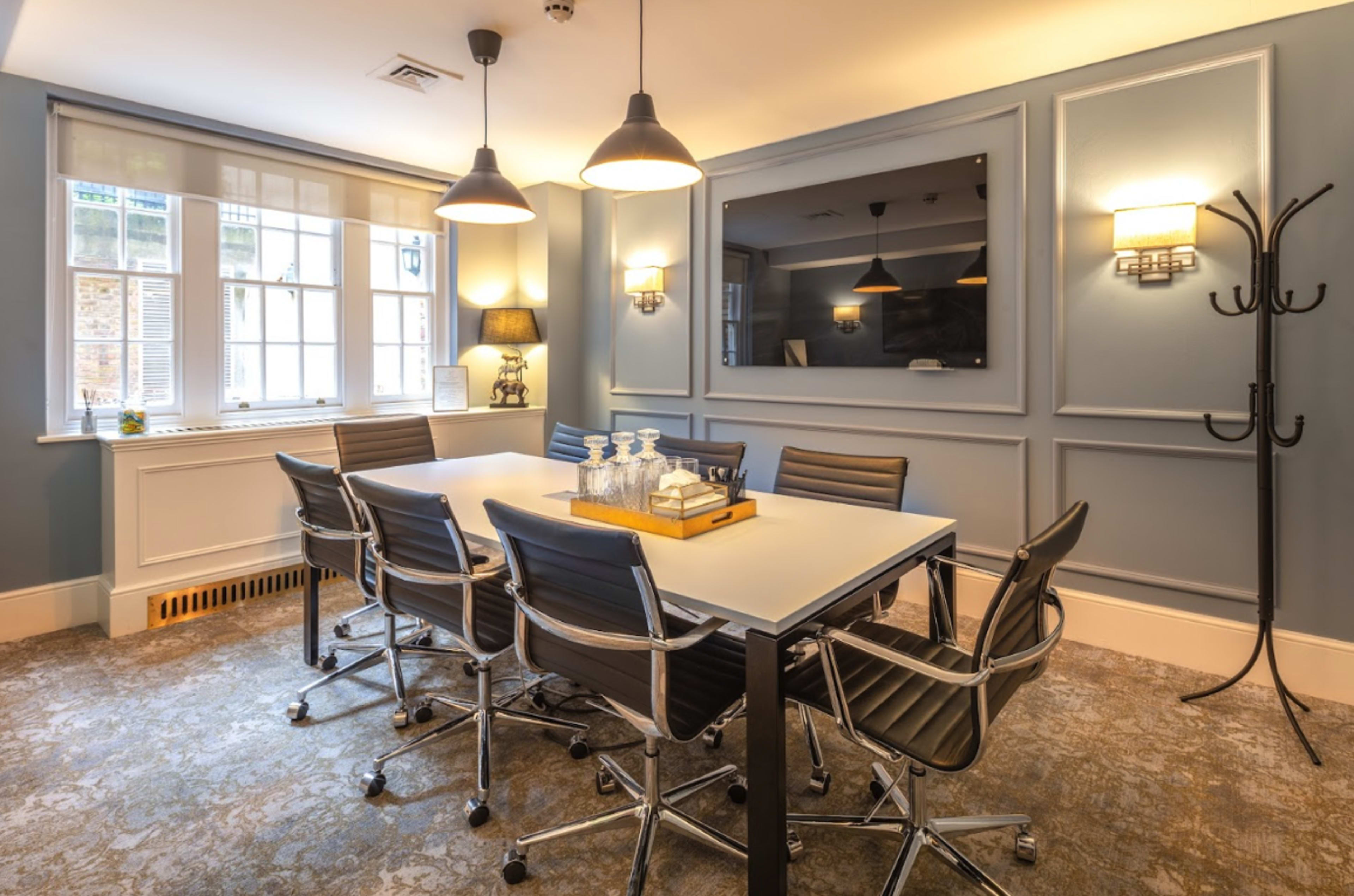 Meeting Room for 8 Attendees in Mayfair - Meeting Room 2 - Mayfair Image in Mayfair, London, ENG