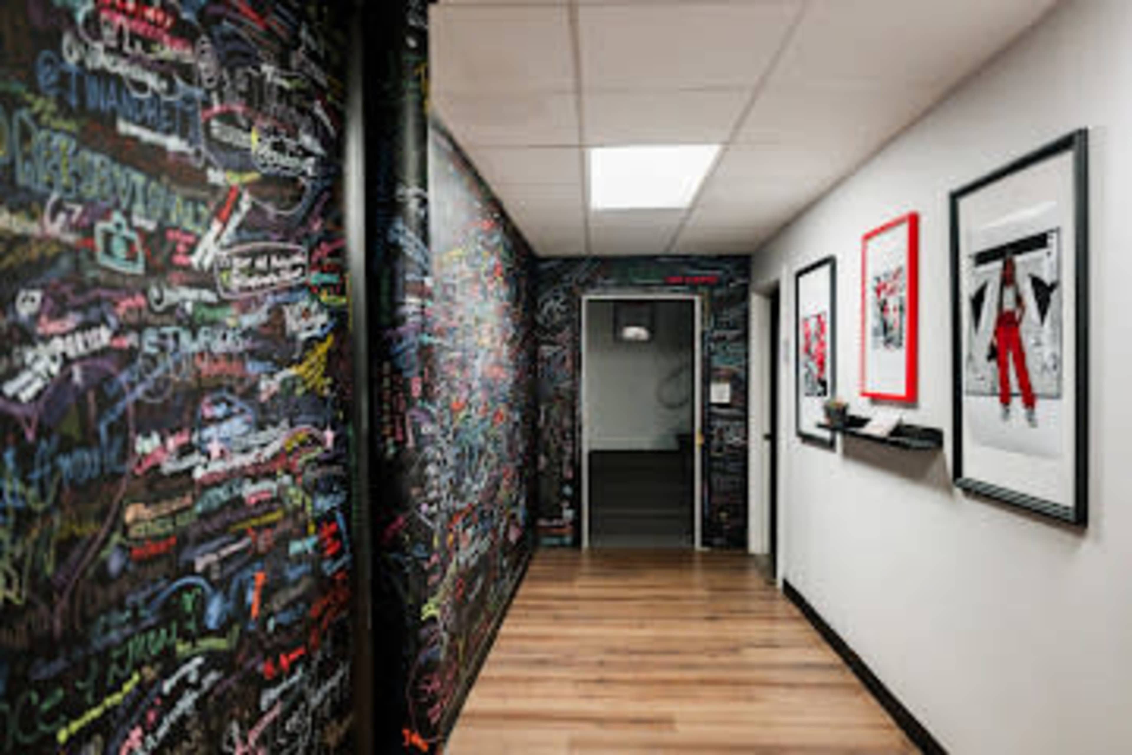 Capture Your Vision: Exclusive Norfolk, Virginia Community Shooting Bays - Perfect for Novice Photographers Image in Norfolk, Norfolk, VA