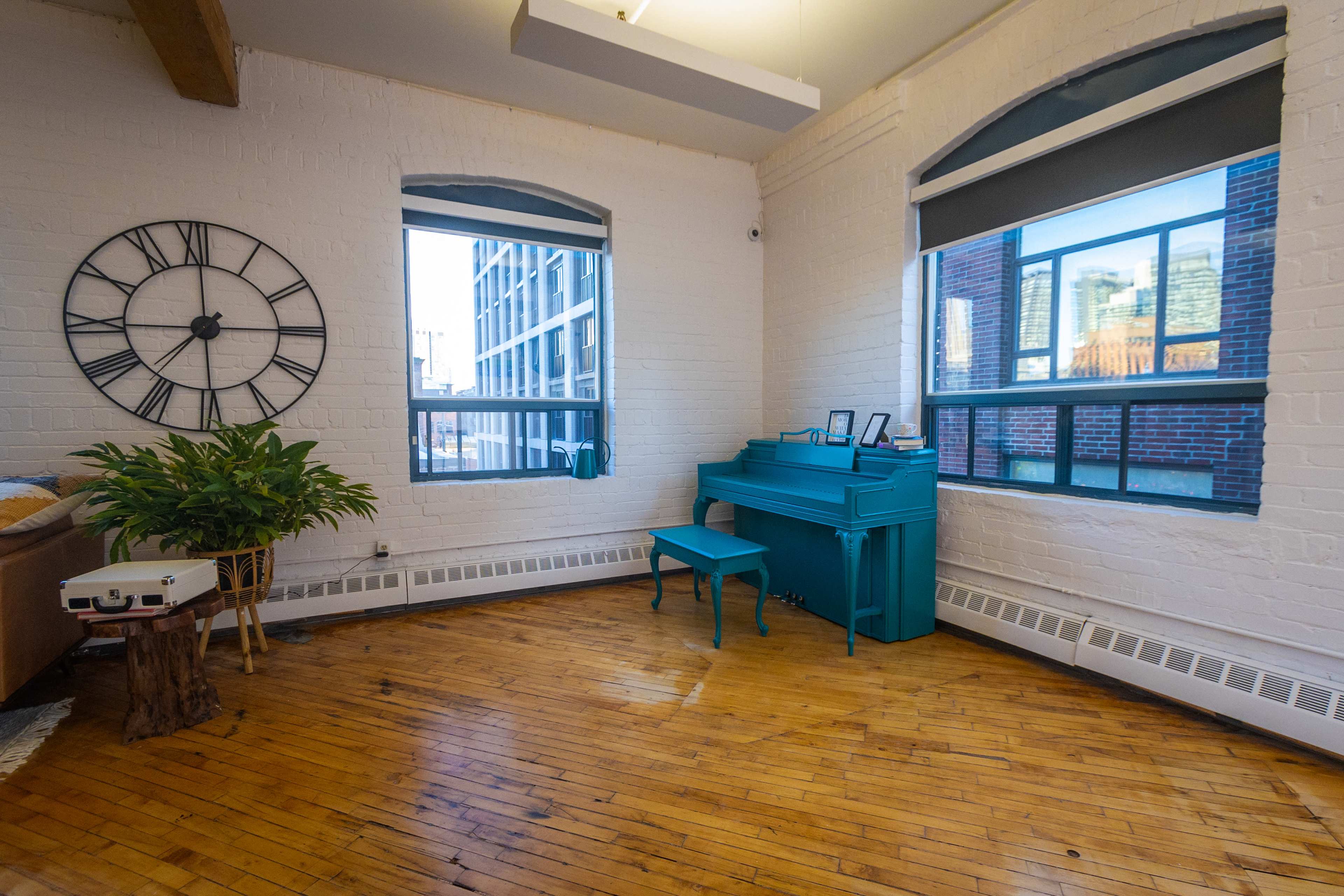 Central Downtown Studio with CN Tower View Image in Downtown Toronto, Toronto, ON