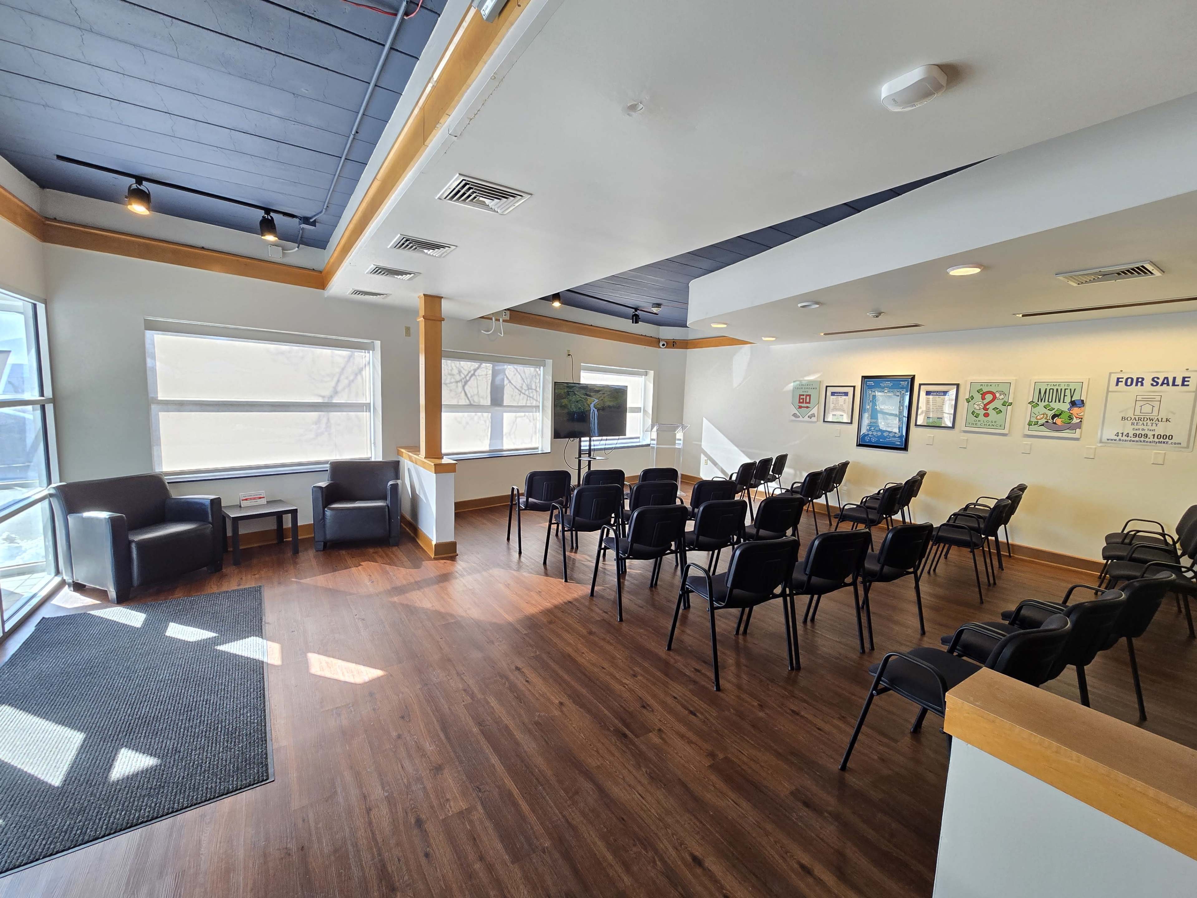 Intimate Meeting Space - Seating for 30 Image in West Allis, West Allis, WI