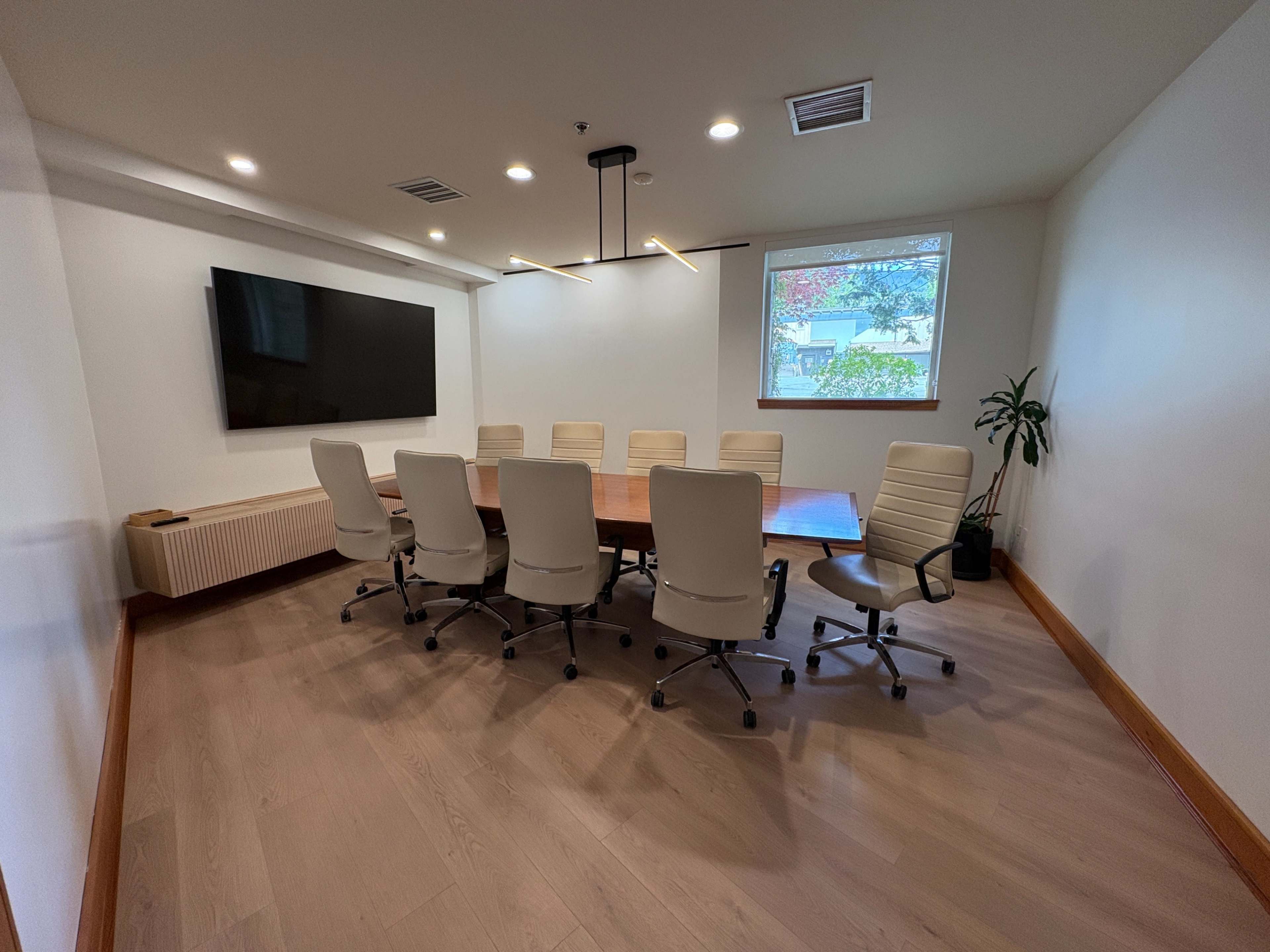 Bright Dundarave Boardroom for up to 10 Image in West Vancouver, West Vancouver, BC