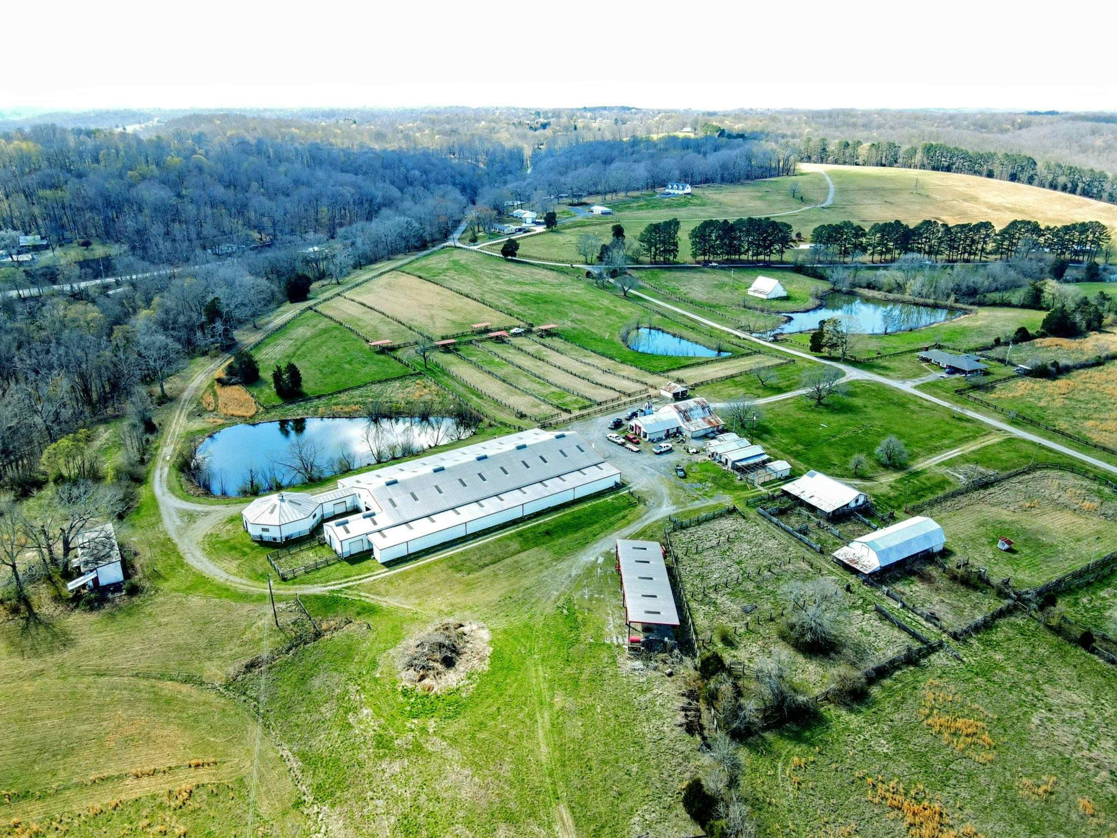 Sprawling 50 acre ranch with river views Image in , Ashland City, TN