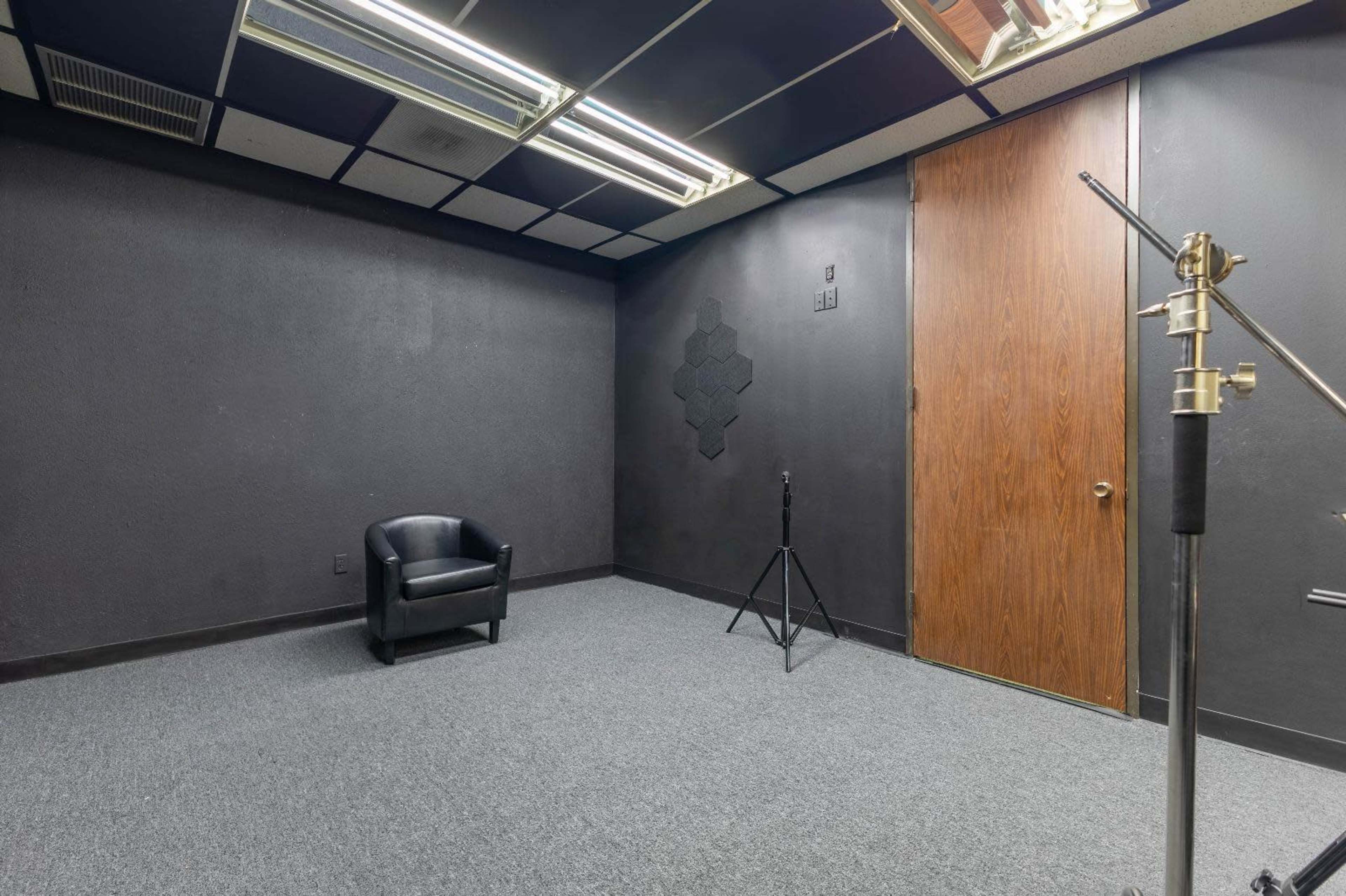 unique BLACKOUT / VIBRANT contrast photo studio in Bellaire Image in Westside, Houston, TX