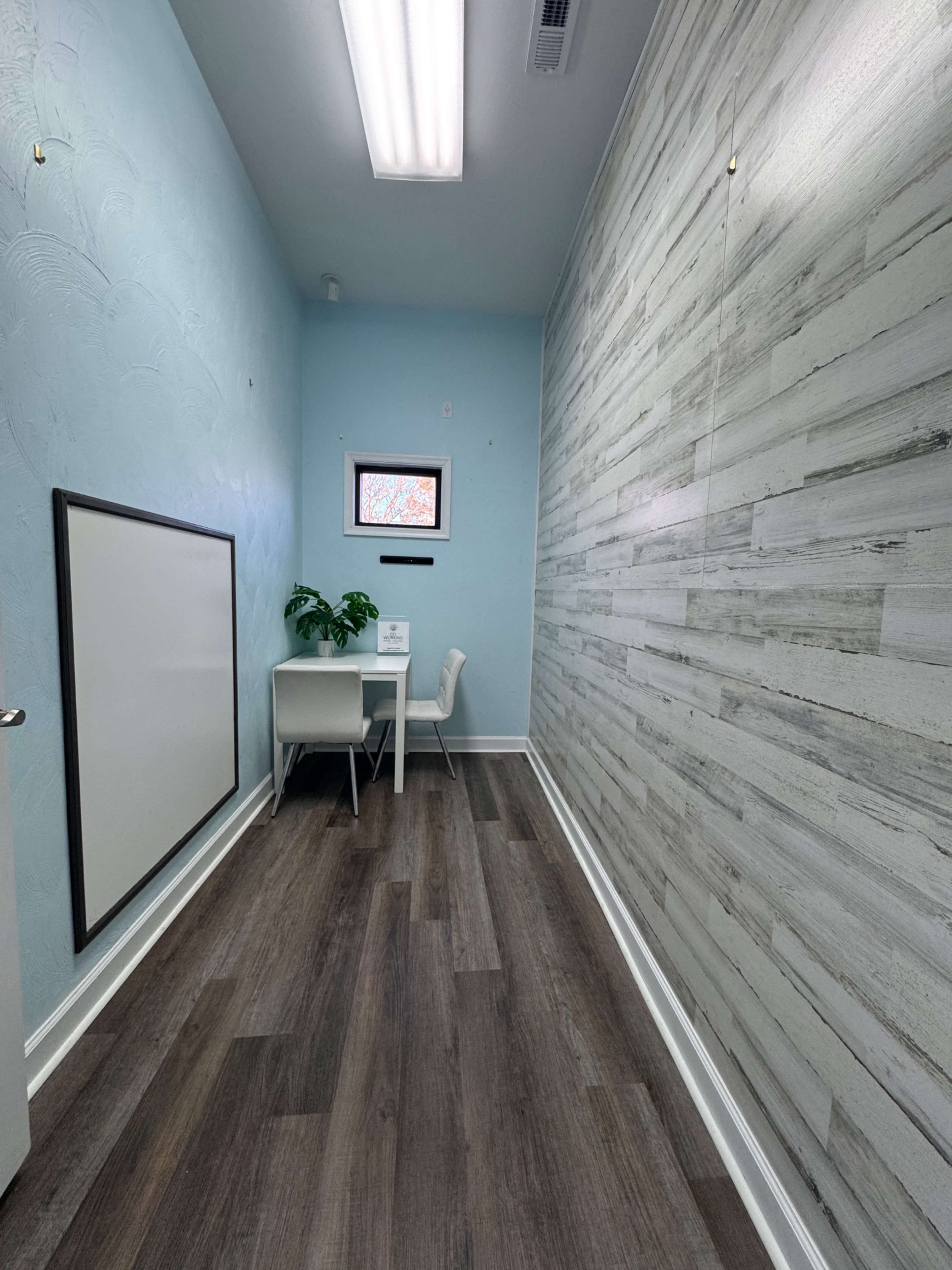 Co-Working Meeting Space Room E Image in Northwest, VIrignia Beach, VA