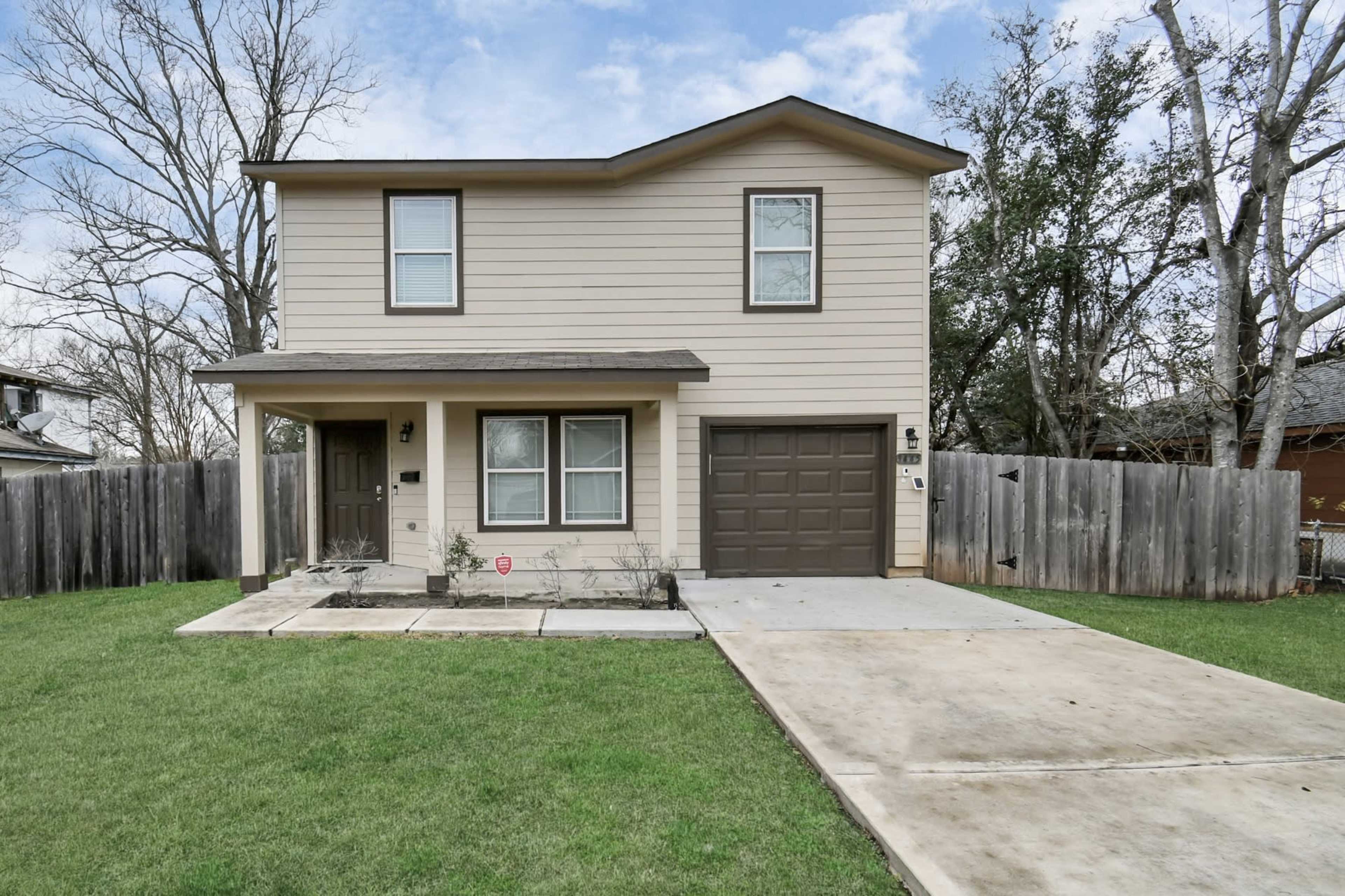 Cute and Trendy Space Image in Trinity / Houston Gardens, Houston, TX