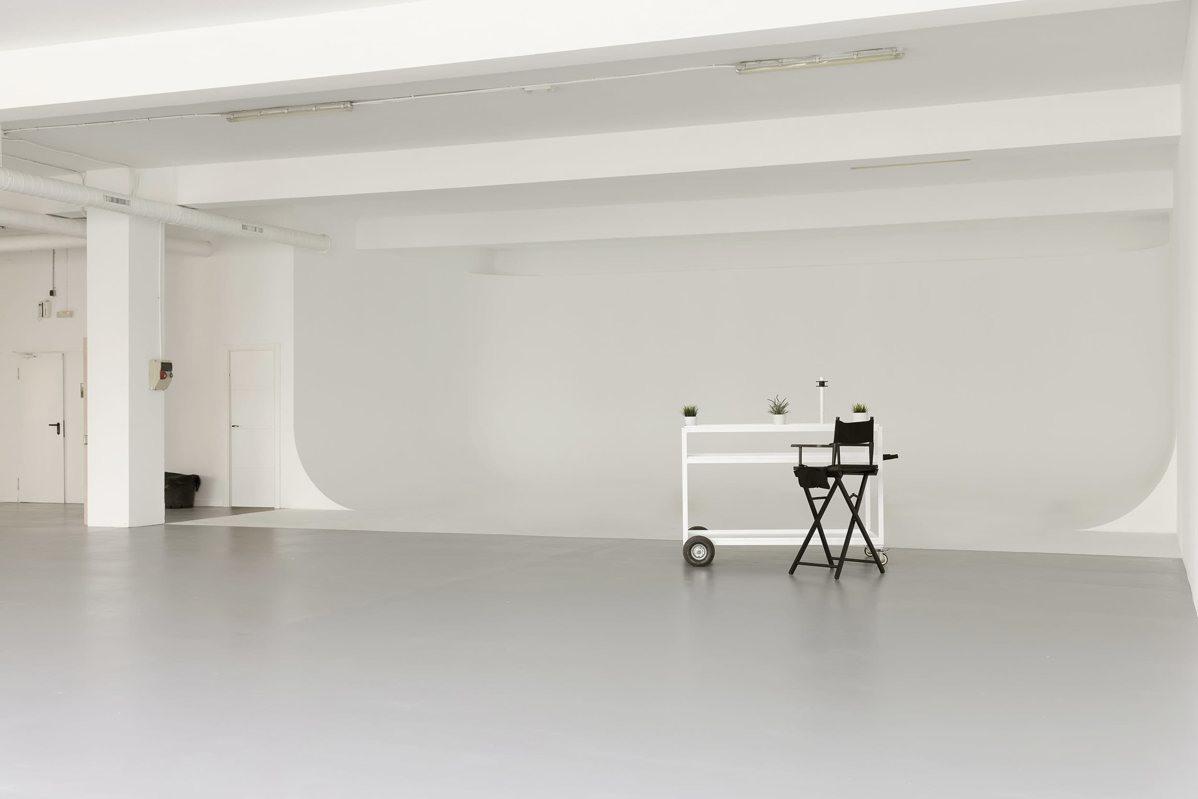 Espacio creativo en el centro de Barcelona, ideal para sesiones de fotos y rodajes Image in El Bon Pastor, Barcelona, B
